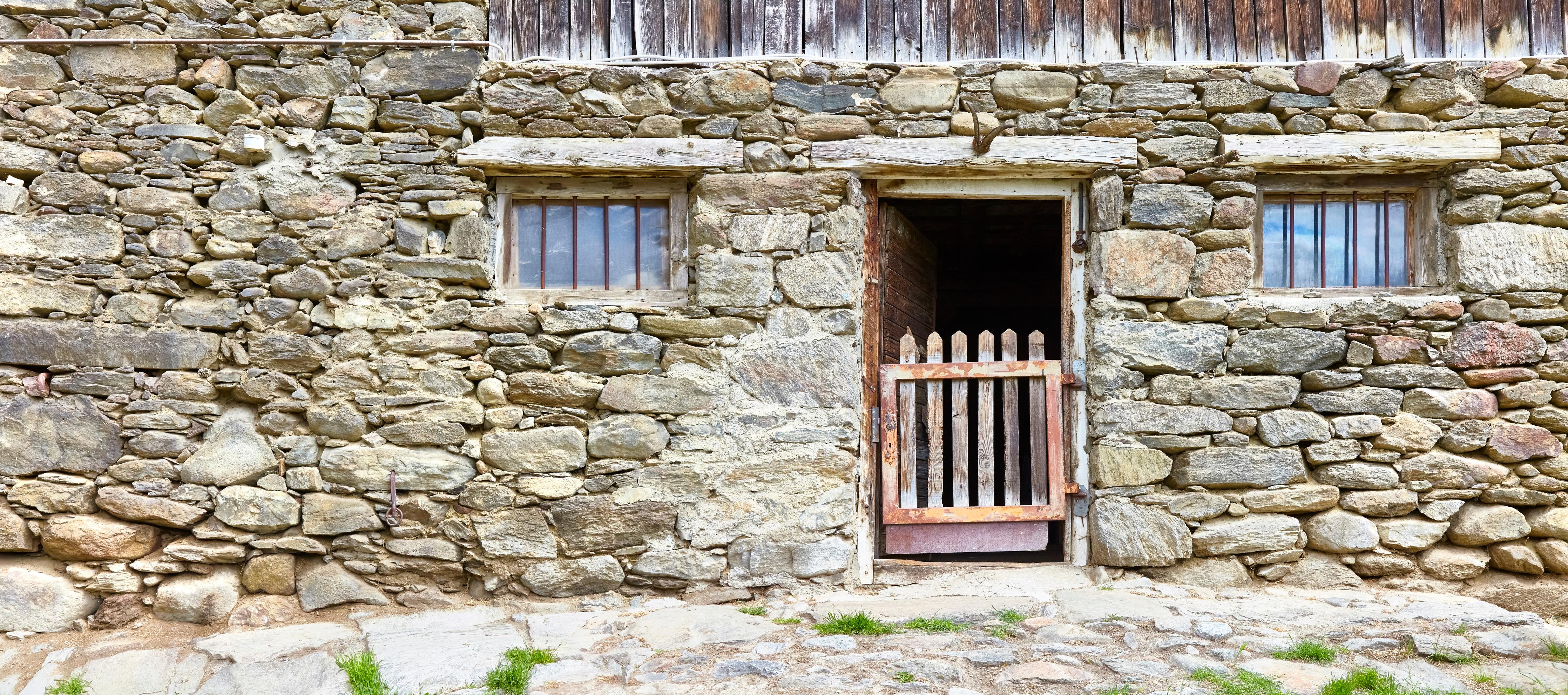Spritzschutz-Alter Tierstall in Südtirol