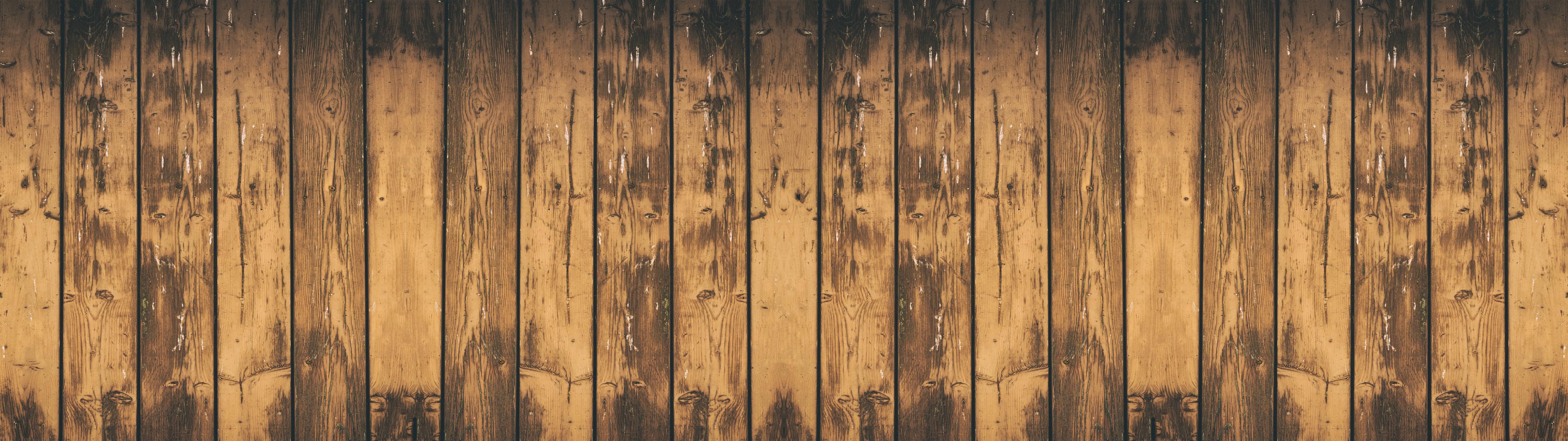 Spritzschutz-Aneinandergereihte leicht angebrannte Holzplatten