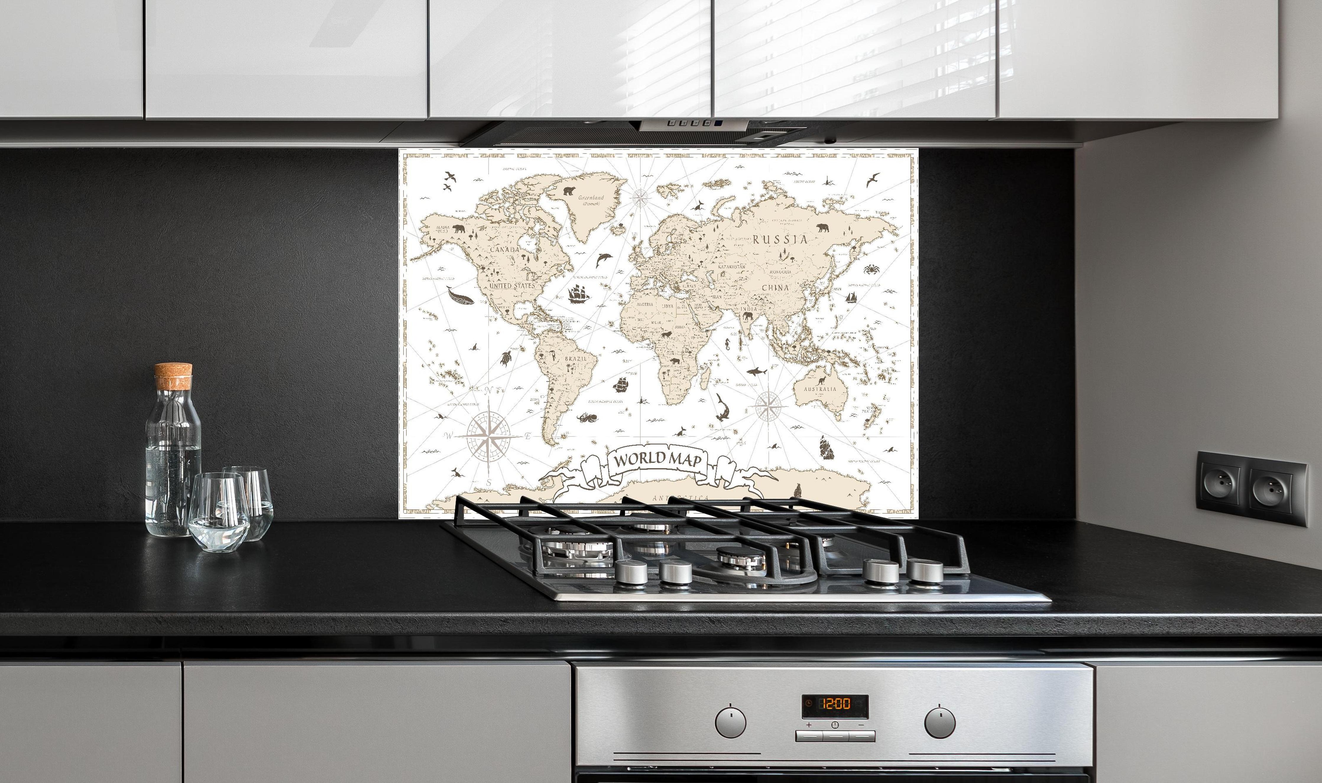 Spritzschutz - Antike stilisierte Weltkarte in Sepiatönen hinter einem Cerankochfeld zwischen Holz-Kochutensilien