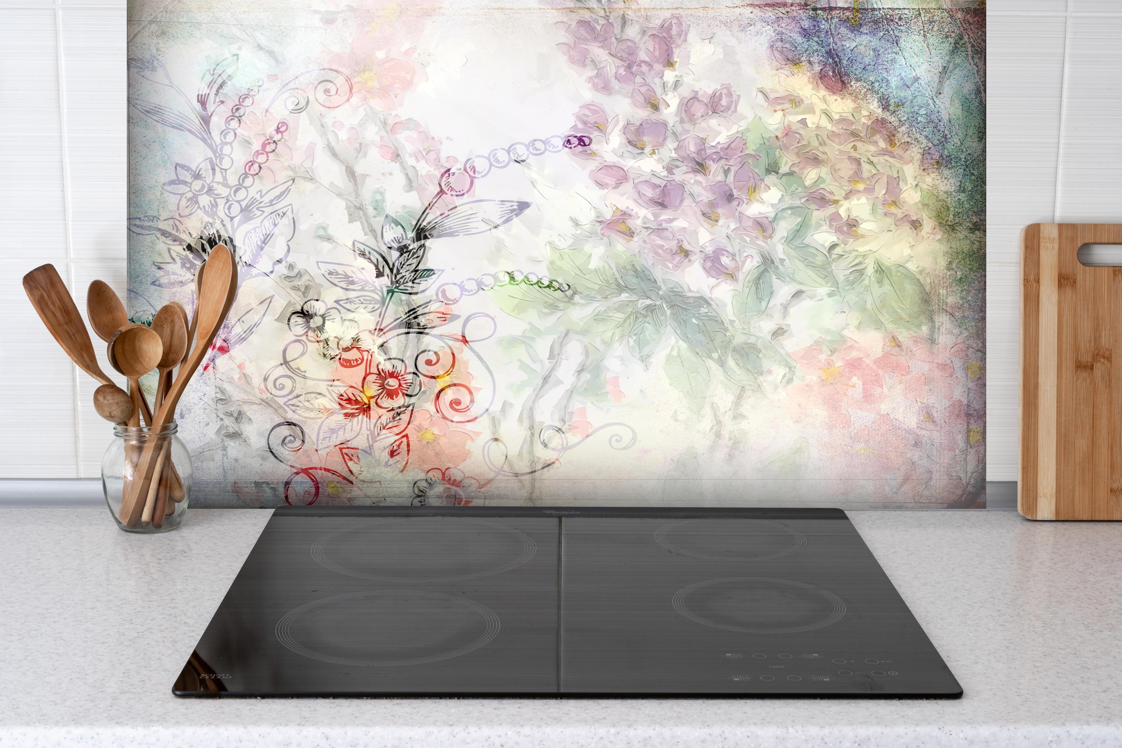 Spritzschutz - Aquarell Blumenkunst in Pastellfarben hinter einem Cerankochfeld zwischen Holz-Kochutensilien
