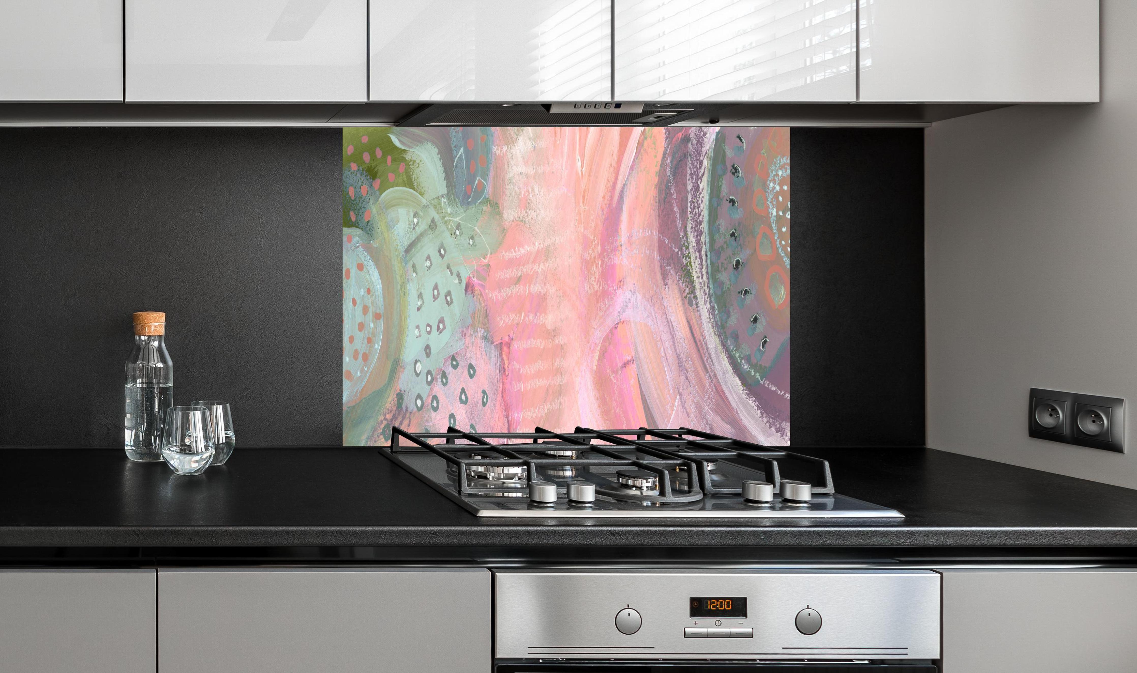 Spritzschutz - Aquarell Kunst - Fleck Malerei hinter einem Cerankochfeld zwischen Holz-Kochutensilien