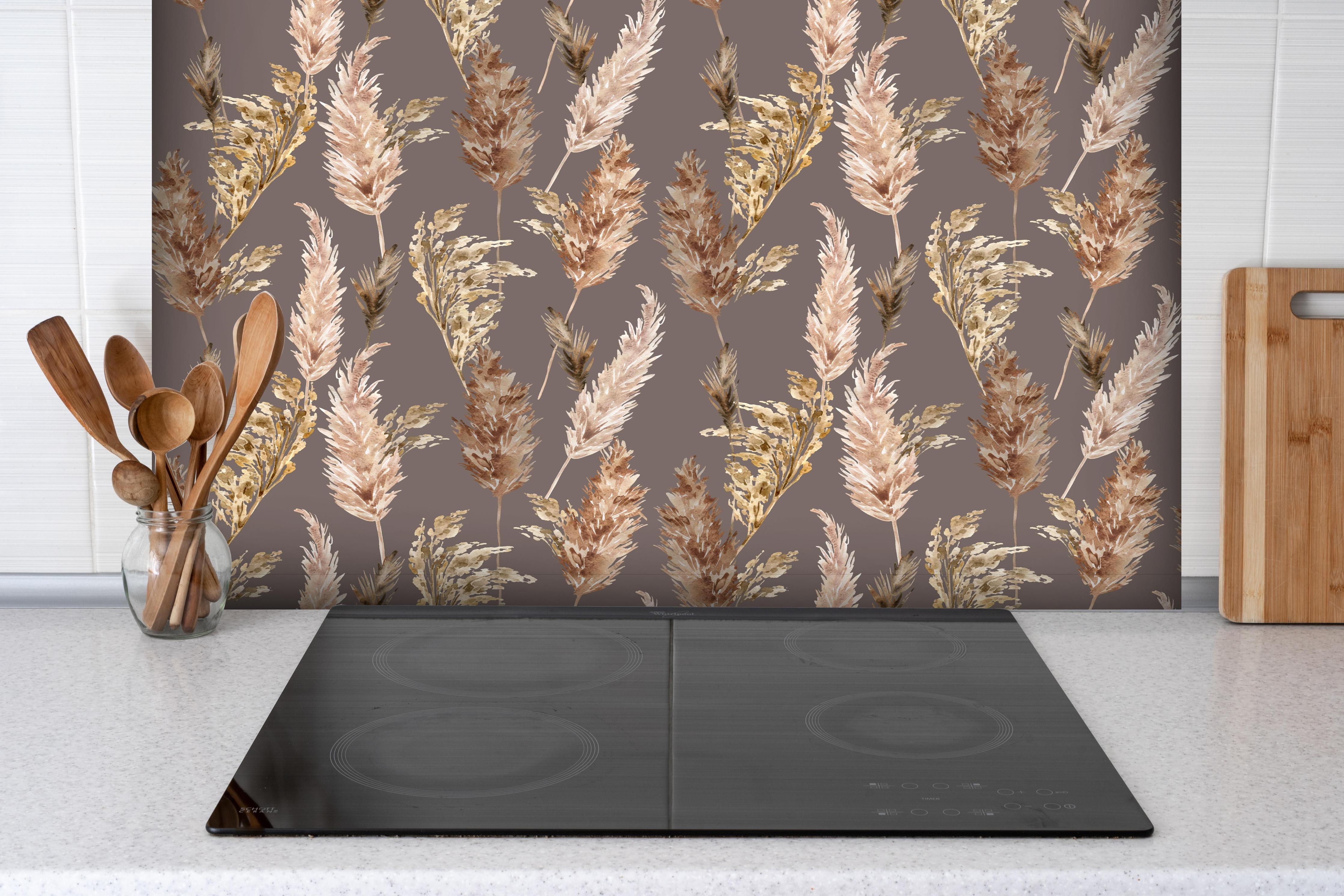 Spritzschutz - Aquarell floralen Muster hinter einem Cerankochfeld zwischen Holz-Kochutensilien