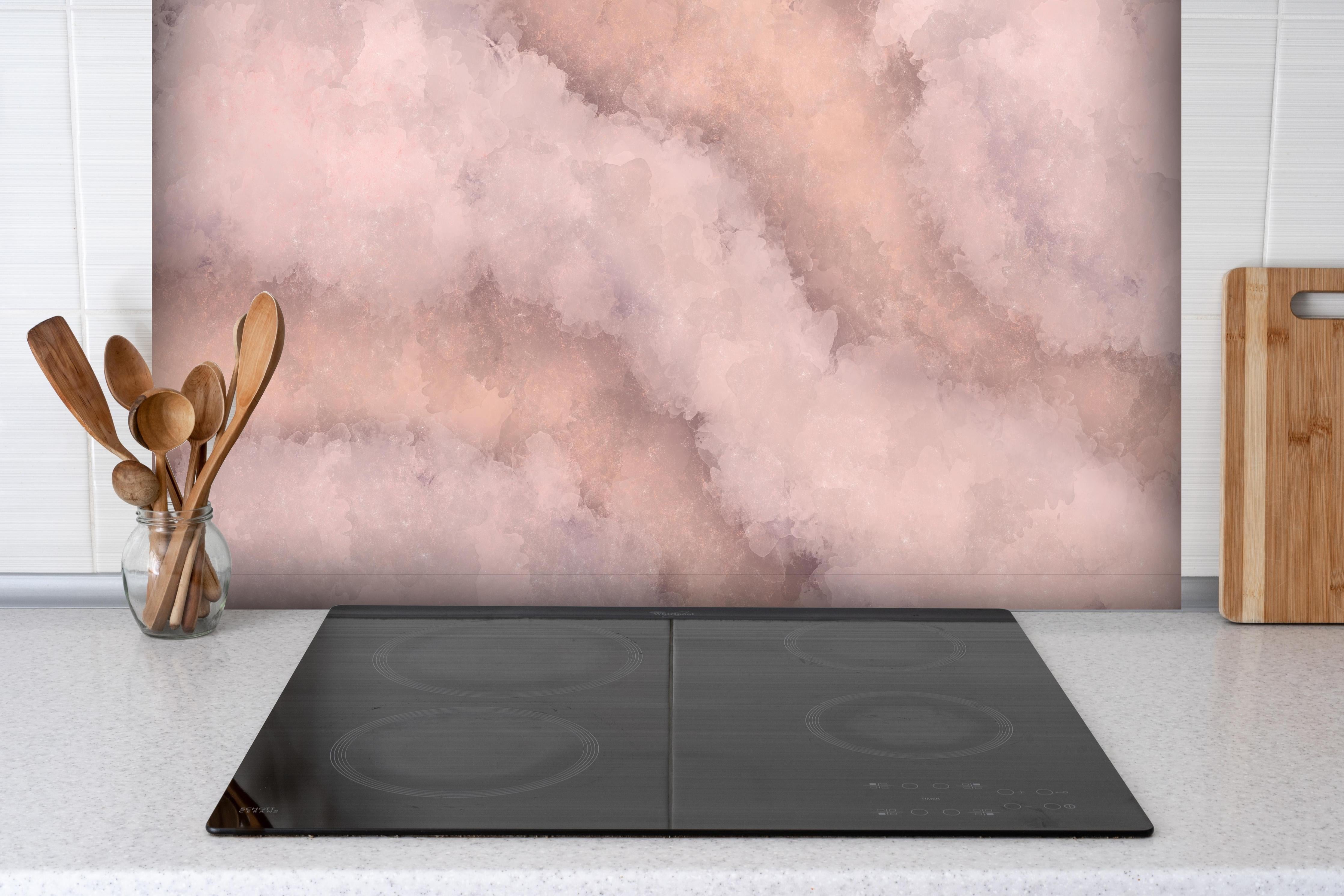 Spritzschutz - Aquarelle Grunge Steintextur hinter einem Cerankochfeld zwischen Holz-Kochutensilien