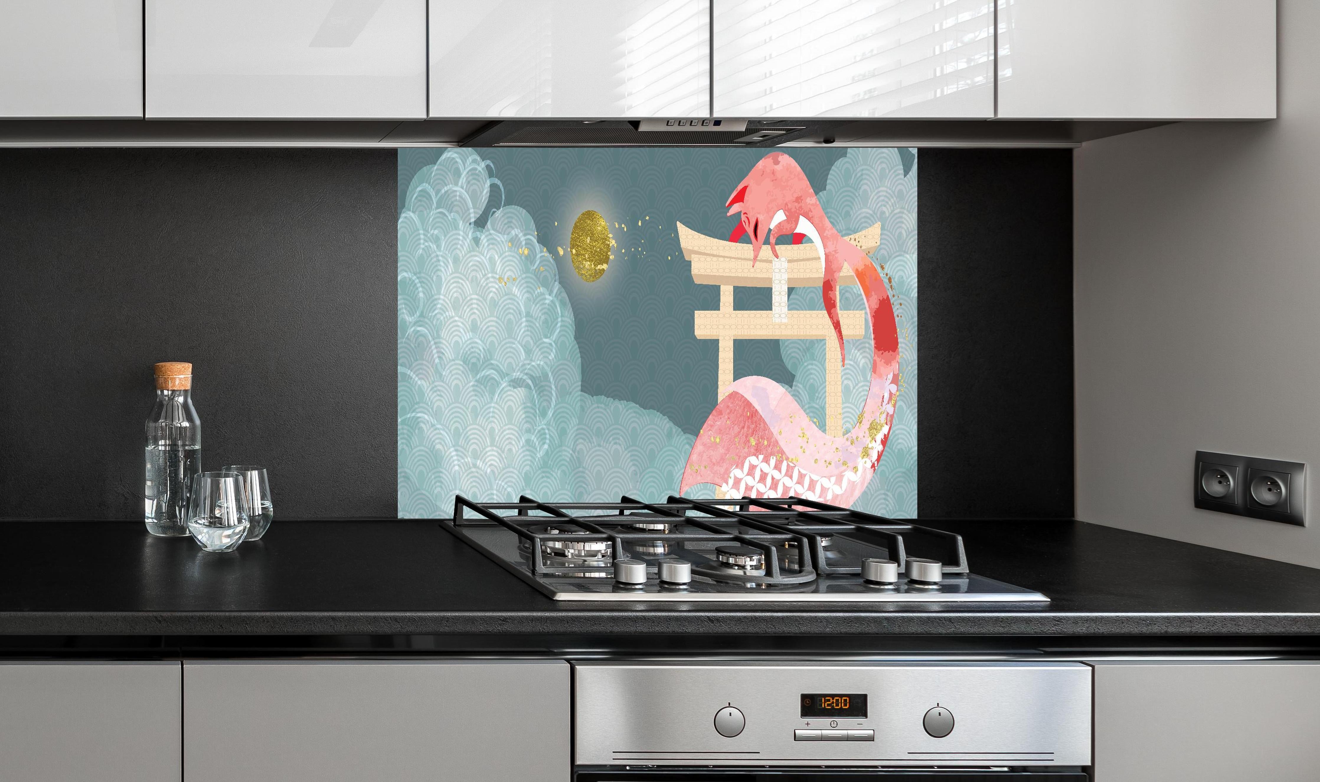 Spritzschutz - Asiatischer Drache, Mondnacht, kunstvolles Design hinter einem Cerankochfeld zwischen Holz-Kochutensilien