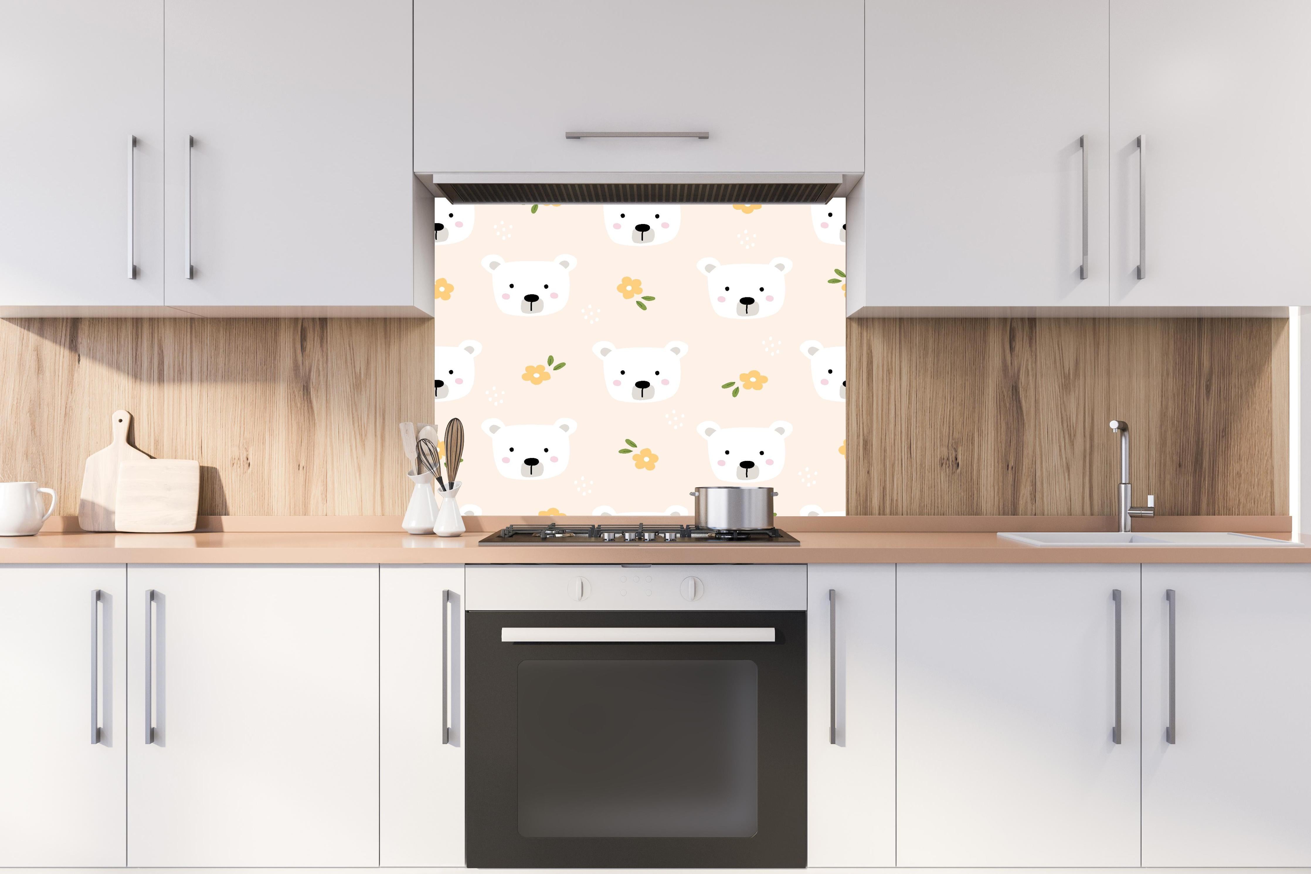 Spritzschutz - Bärchen & Blumen Kinderzimmer Tapete Pastell hinter einem Cerankochfeld zwischen Holz-Kochutensilien