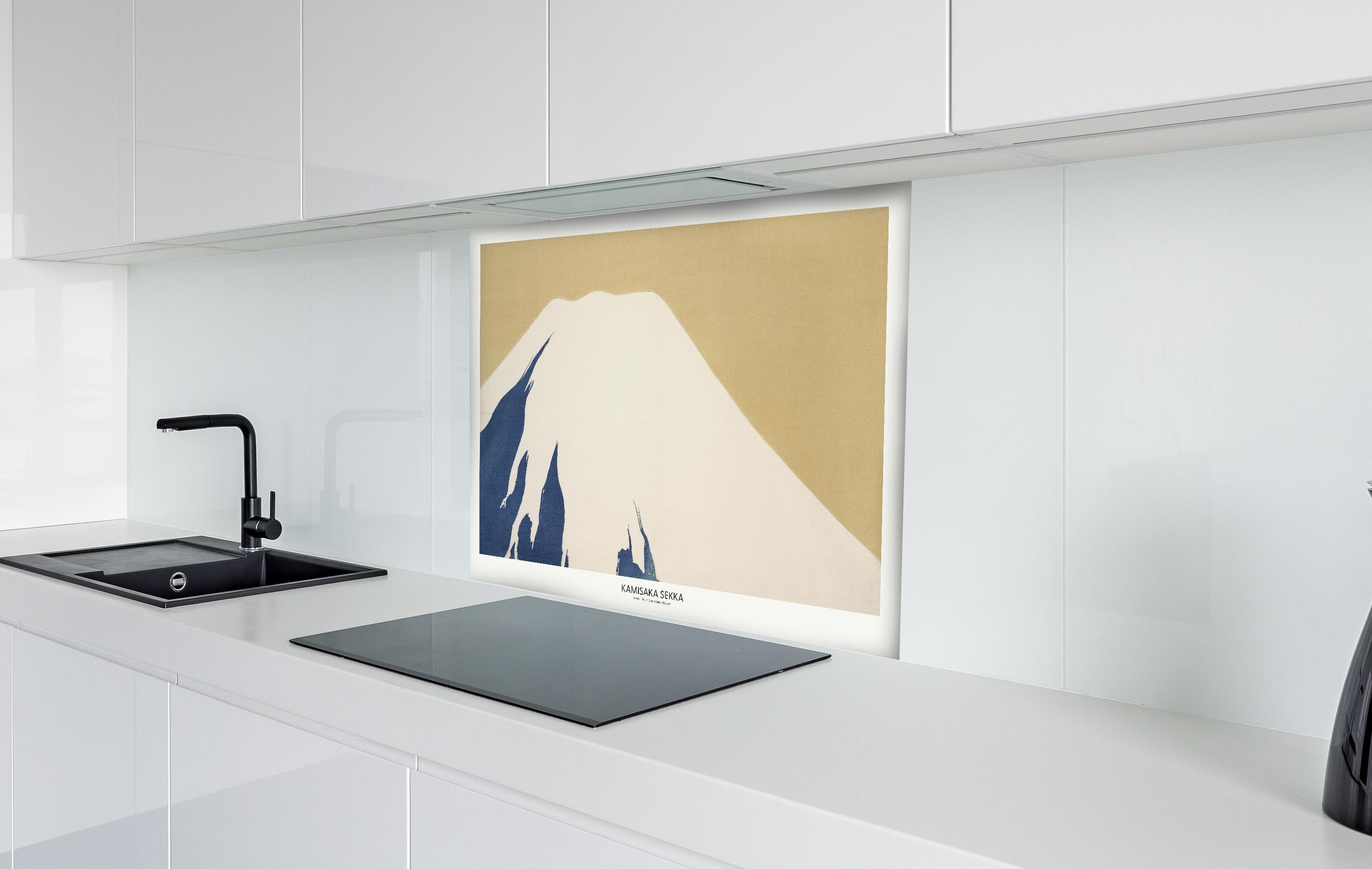 Spritzschutz - Berg Fuji - Japan hinter einem Cerankochfeld zwischen Holz-Kochutensilien