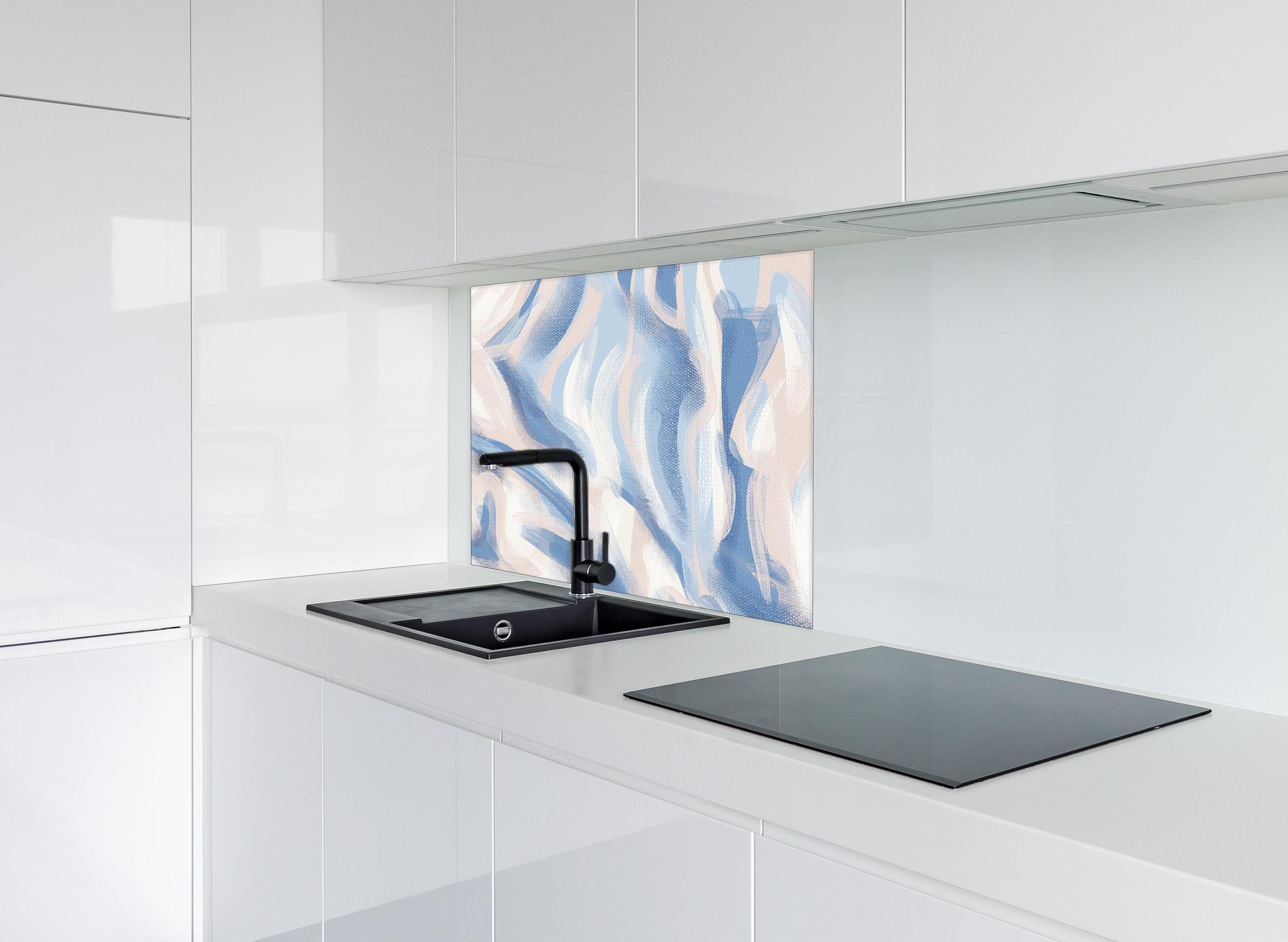 Spritzschutz - Beruhigende abstrakte Acryl-Kunstleinwand hinter einem Cerankochfeld zwischen Holz-Kochutensilien