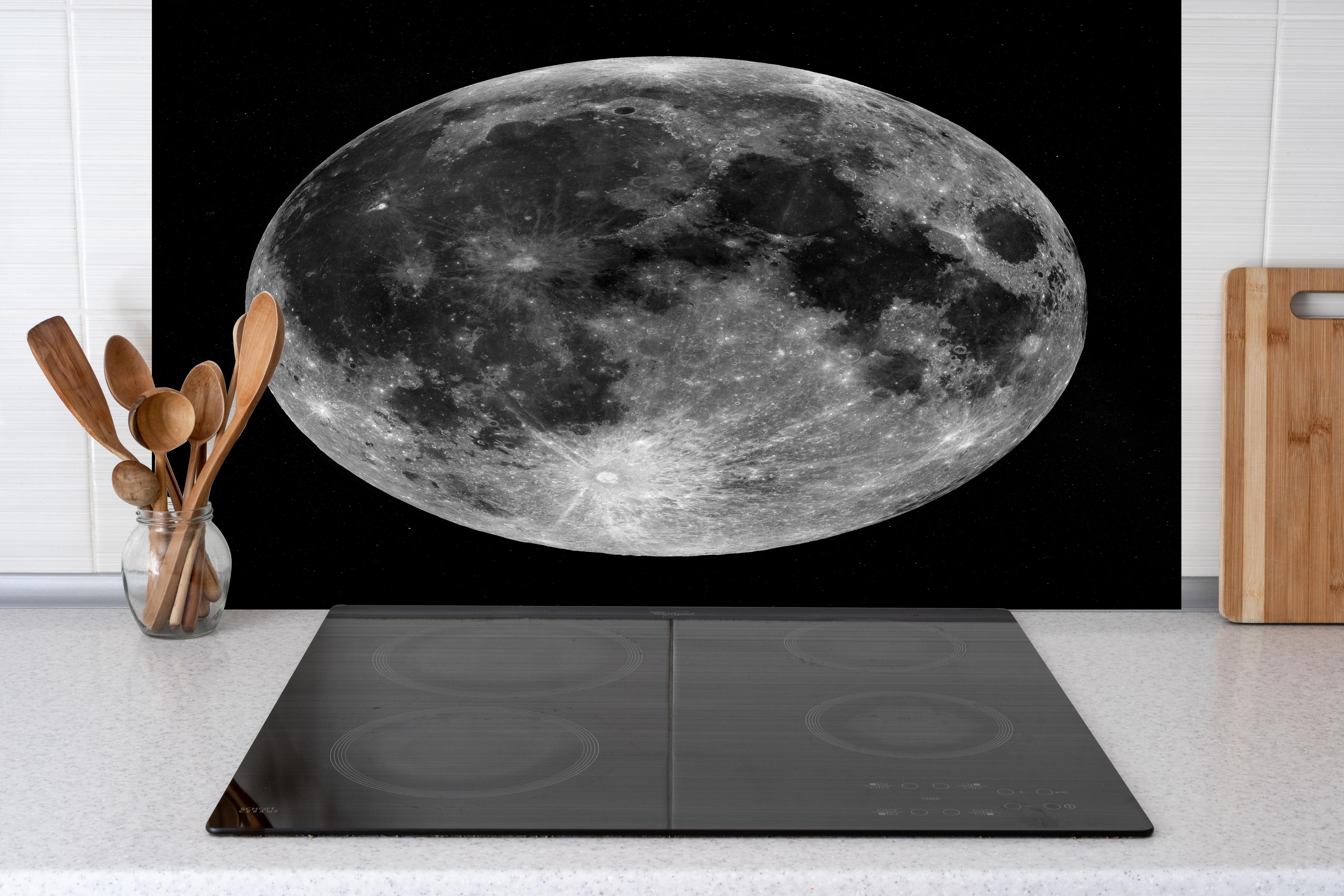 Spritzschutz - Blick auf den Mond - NASA hinter einem Cerankochfeld zwischen Holz-Kochutensilien