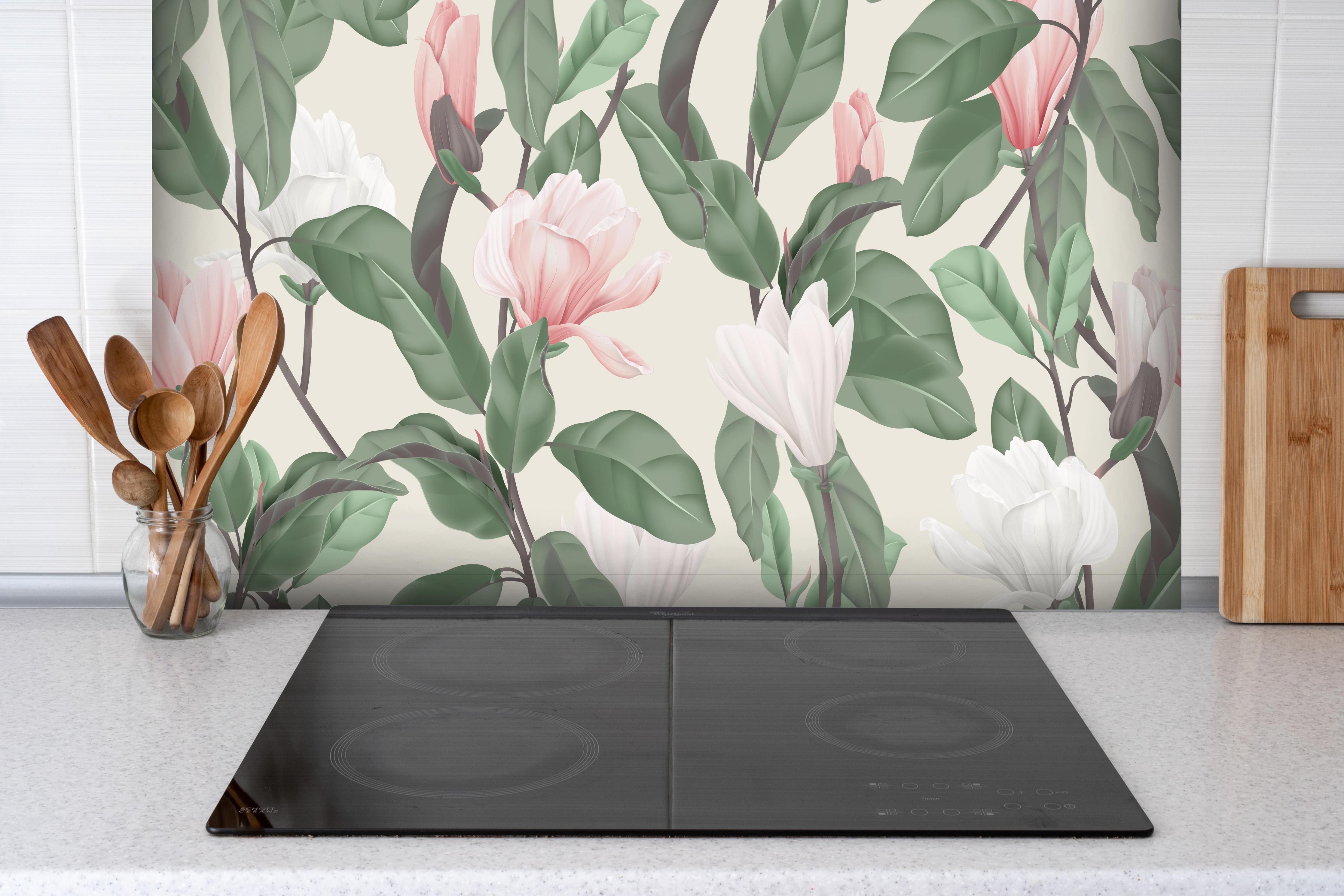 Spritzschutz - Blüten - wild & wunderschön hinter einem Cerankochfeld zwischen Holz-Kochutensilien