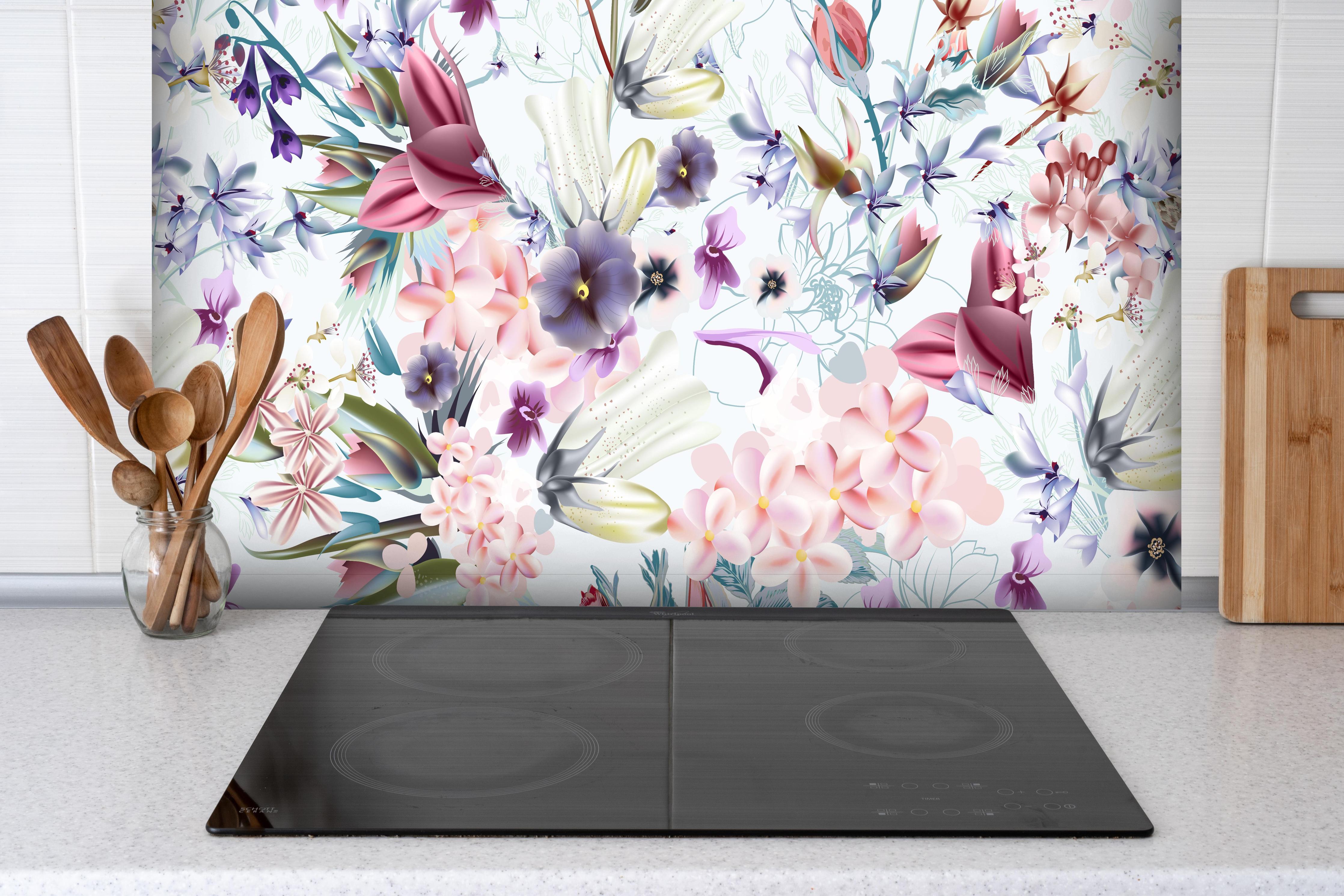 Spritzschutz - Blütenexplosion - Aquarell hinter einem Cerankochfeld zwischen Holz-Kochutensilien