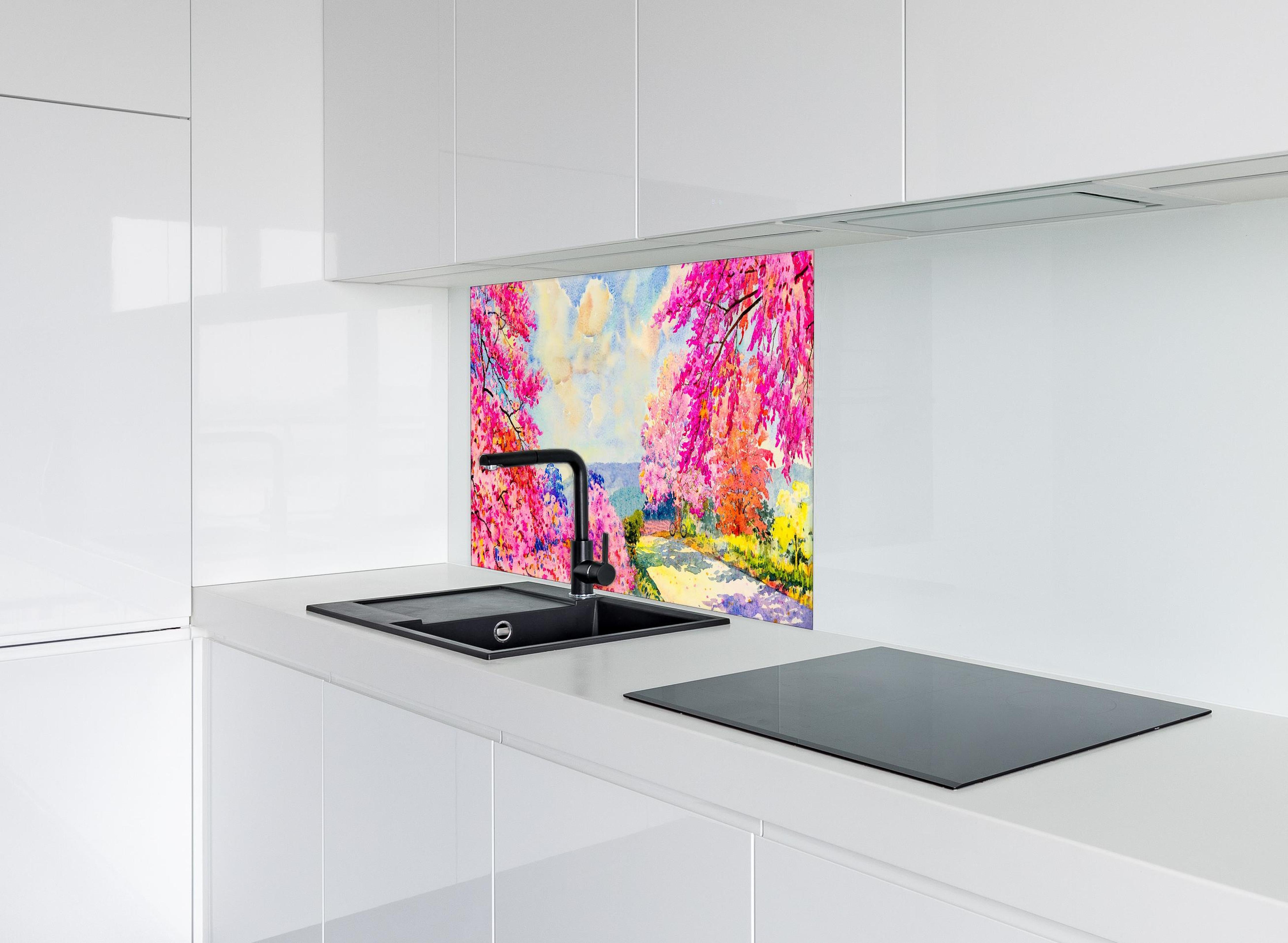 Spritzschutz - Bunte Aquarellmalerei Blumen und Himmel hinter einem Cerankochfeld zwischen Holz-Kochutensilien