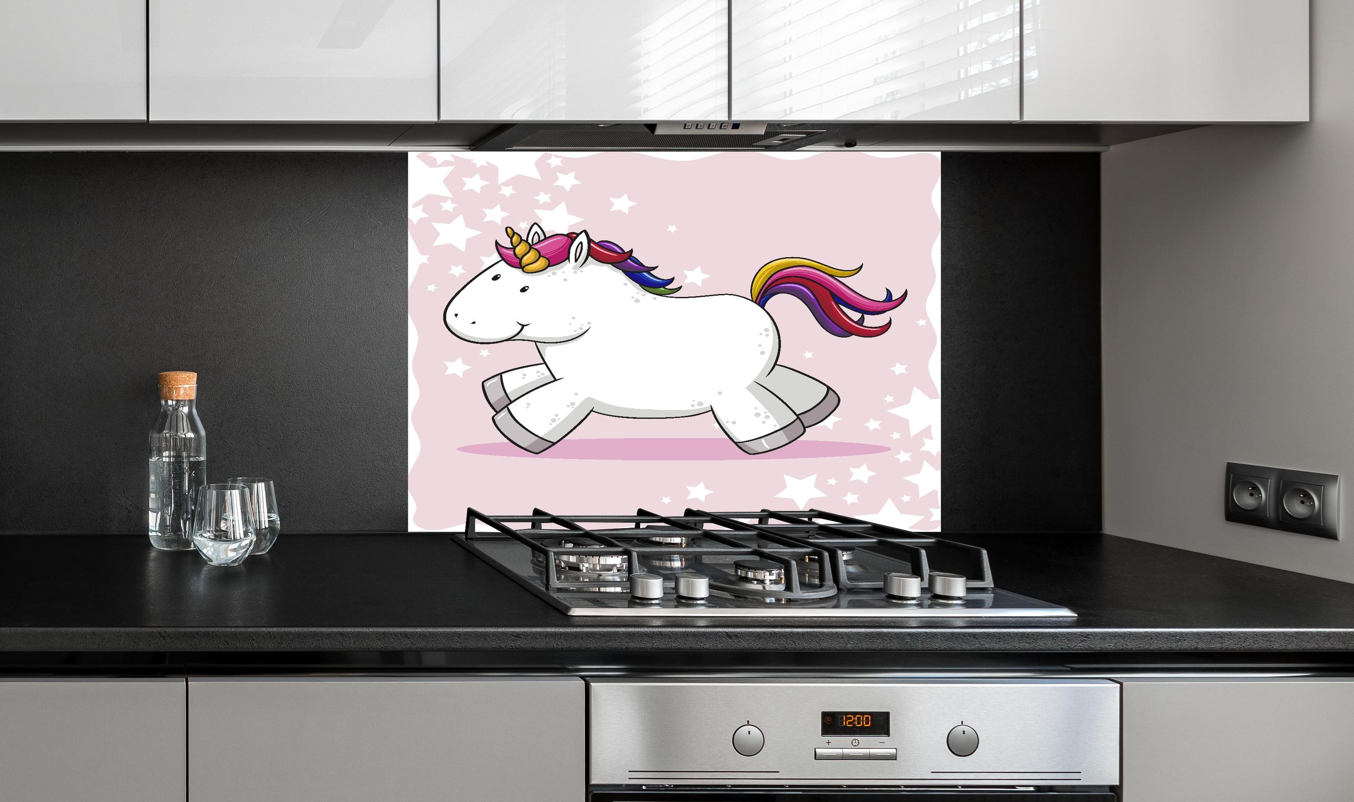 Spritzschutz - Buntes Einhorn Vektor für Kinder hinter einem Cerankochfeld zwischen Holz-Kochutensilien