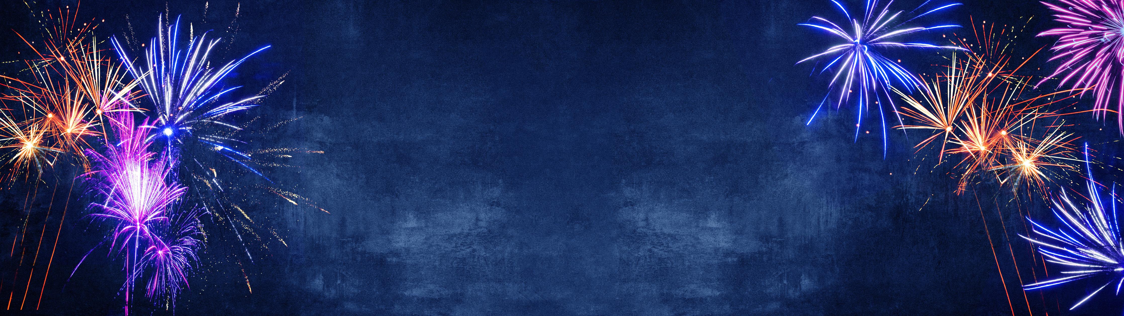 Spritzschutz-Buntes Silvester-Feuerwerk am Dunkelblauen Himmel