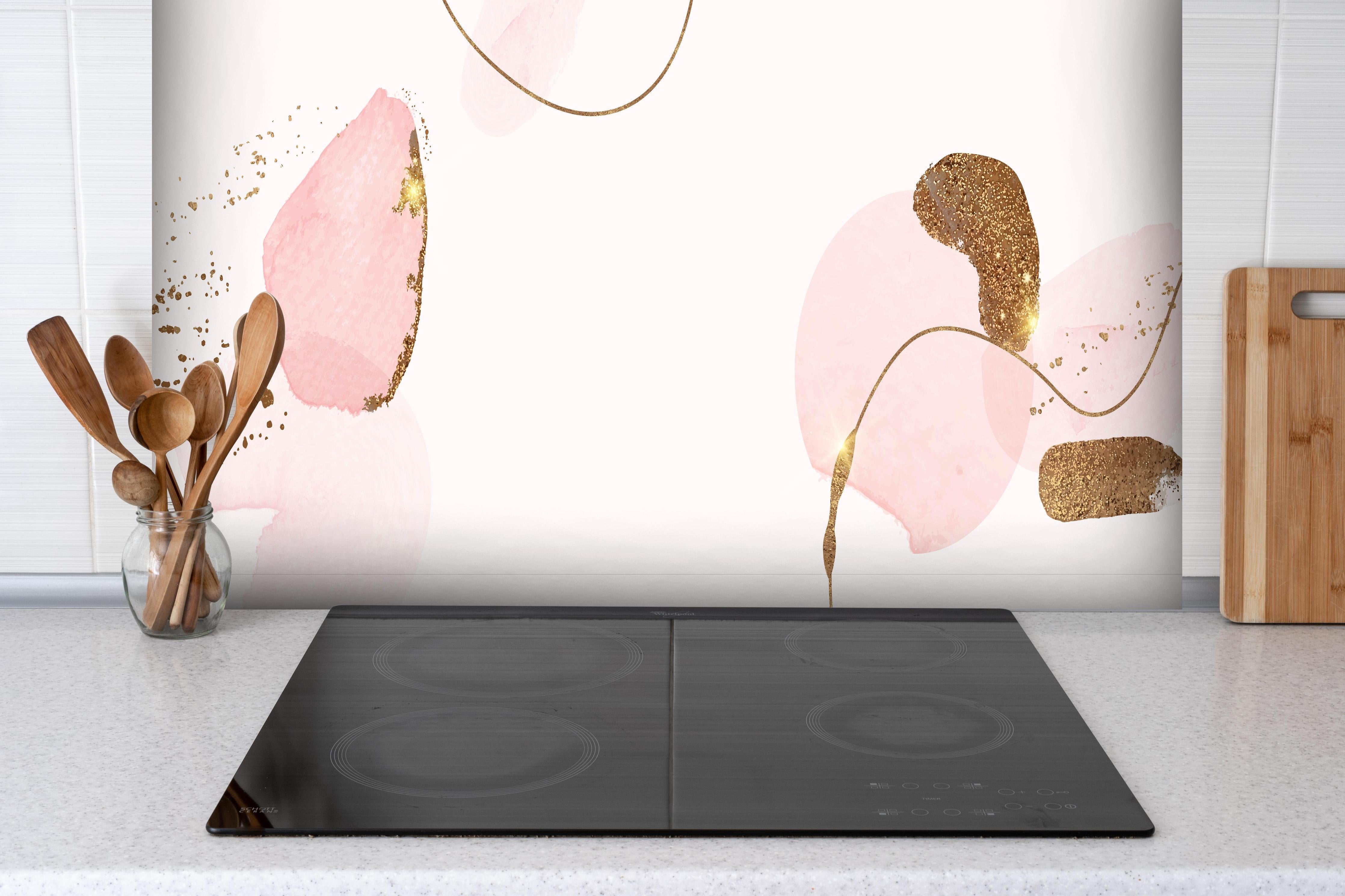 Spritzschutz - Chic Rosa und Gold Aquarell Kunstwerk hinter einem Cerankochfeld zwischen Holz-Kochutensilien