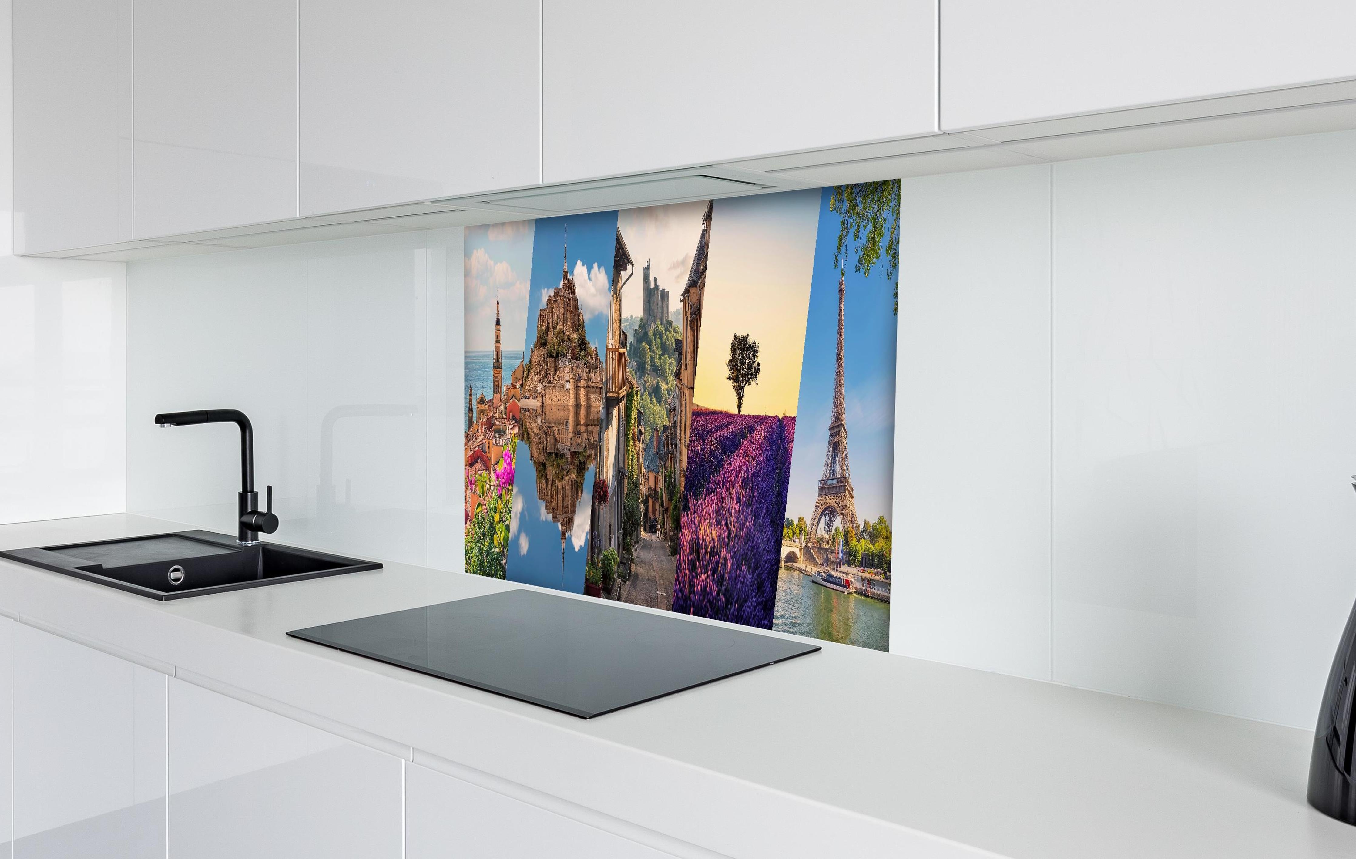 Spritzschutz - Collage von Sehenswürdigkeiten hinter einem Cerankochfeld zwischen Holz-Kochutensilien