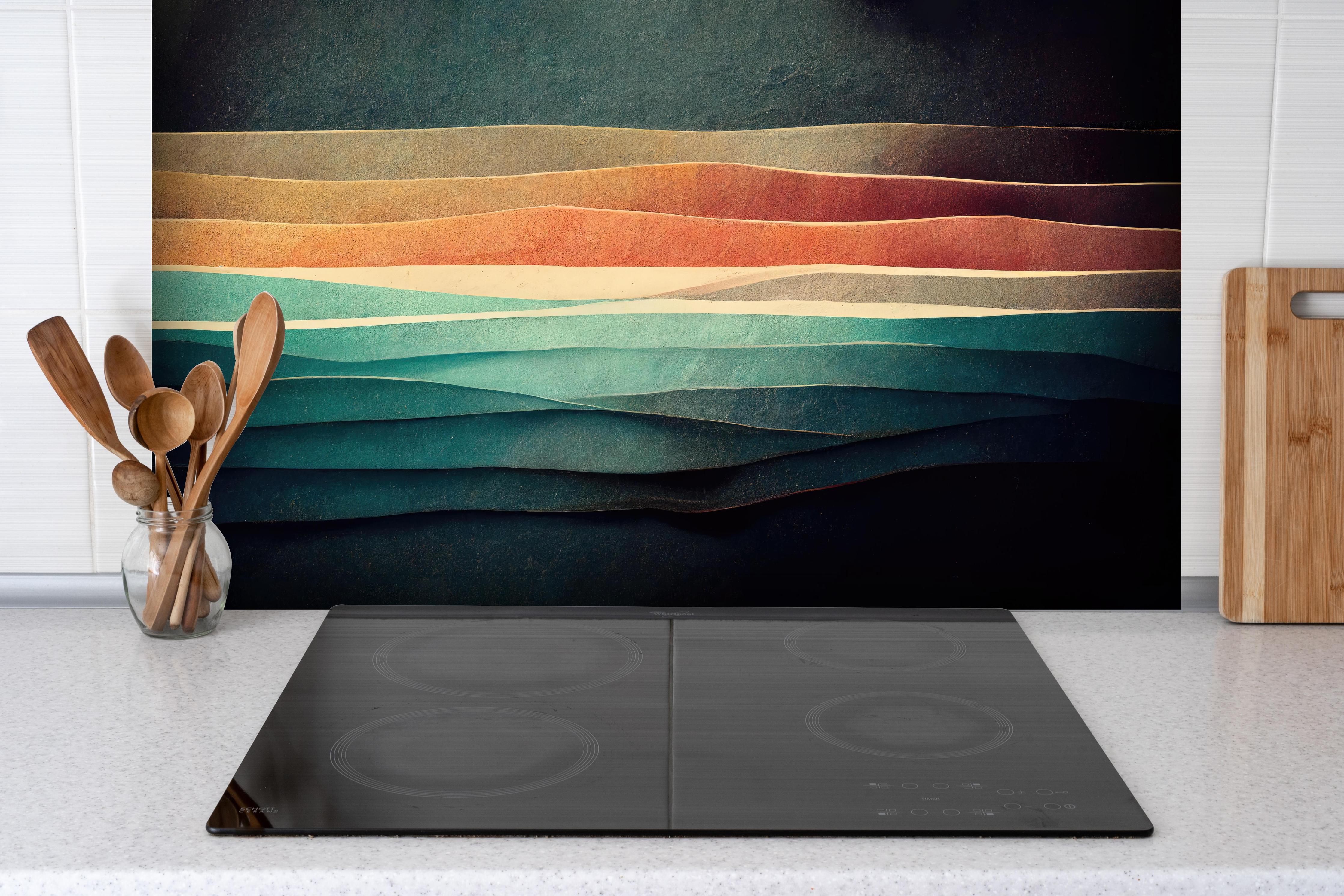 Spritzschutz - Dekoratives Abstrakt Linien Textur Wallpaper hinter einem Cerankochfeld zwischen Holz-Kochutensilien