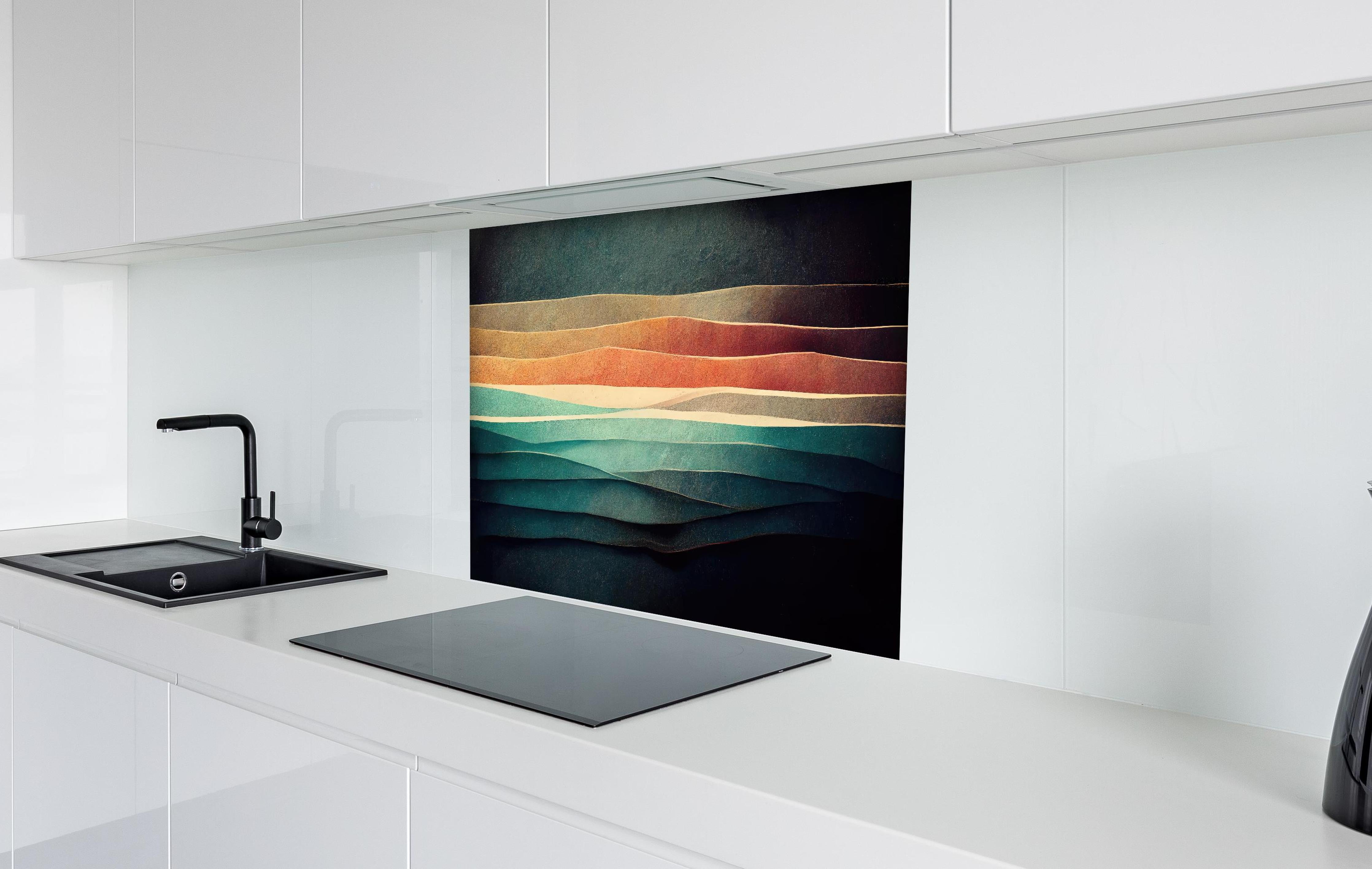 Spritzschutz - Dekoratives Abstrakt Linien Textur Wallpaper hinter einem Cerankochfeld zwischen Holz-Kochutensilien