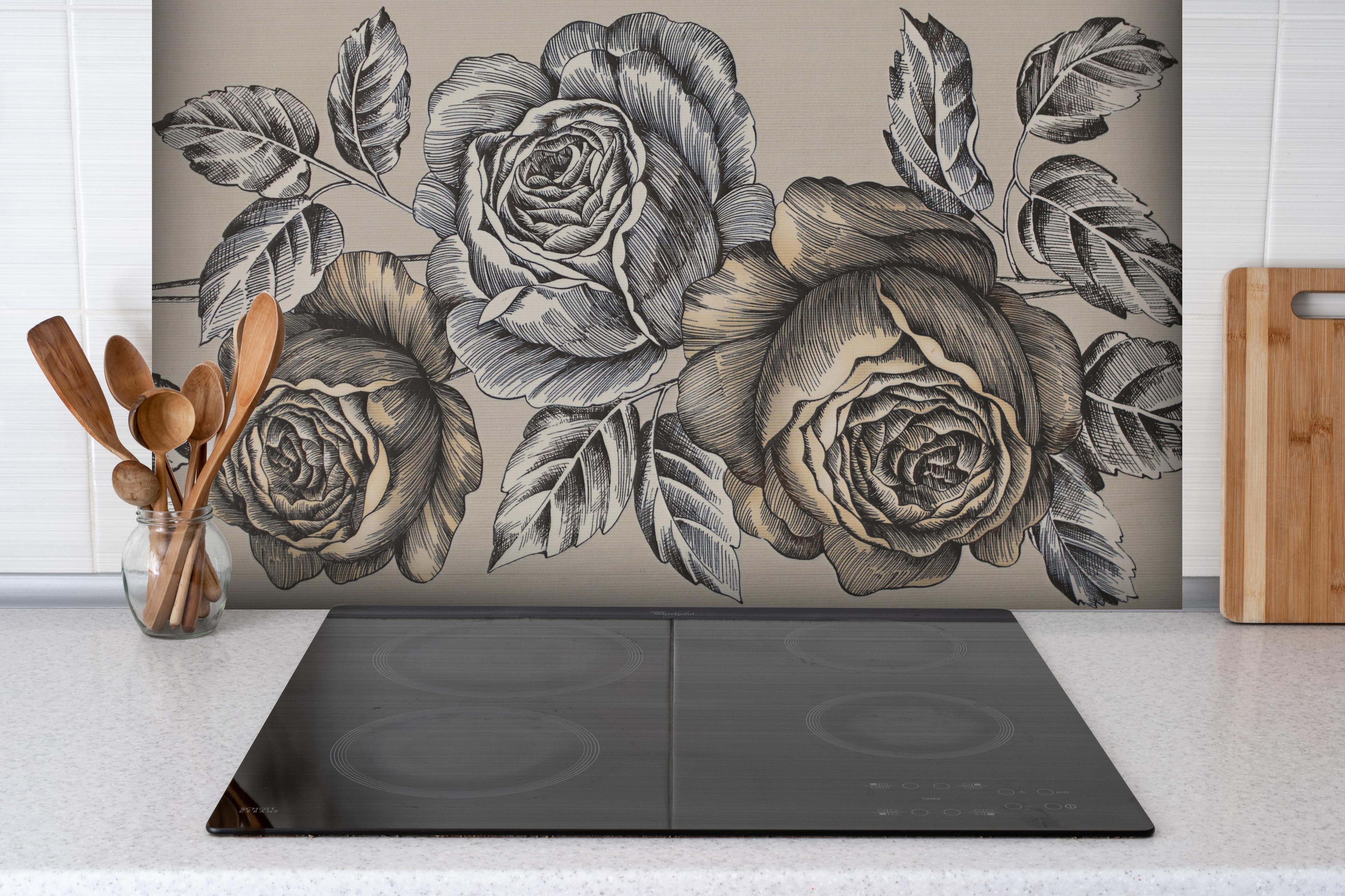 Spritzschutz - Detaillierte Grauton Rosen Illustration hinter einem Cerankochfeld zwischen Holz-Kochutensilien