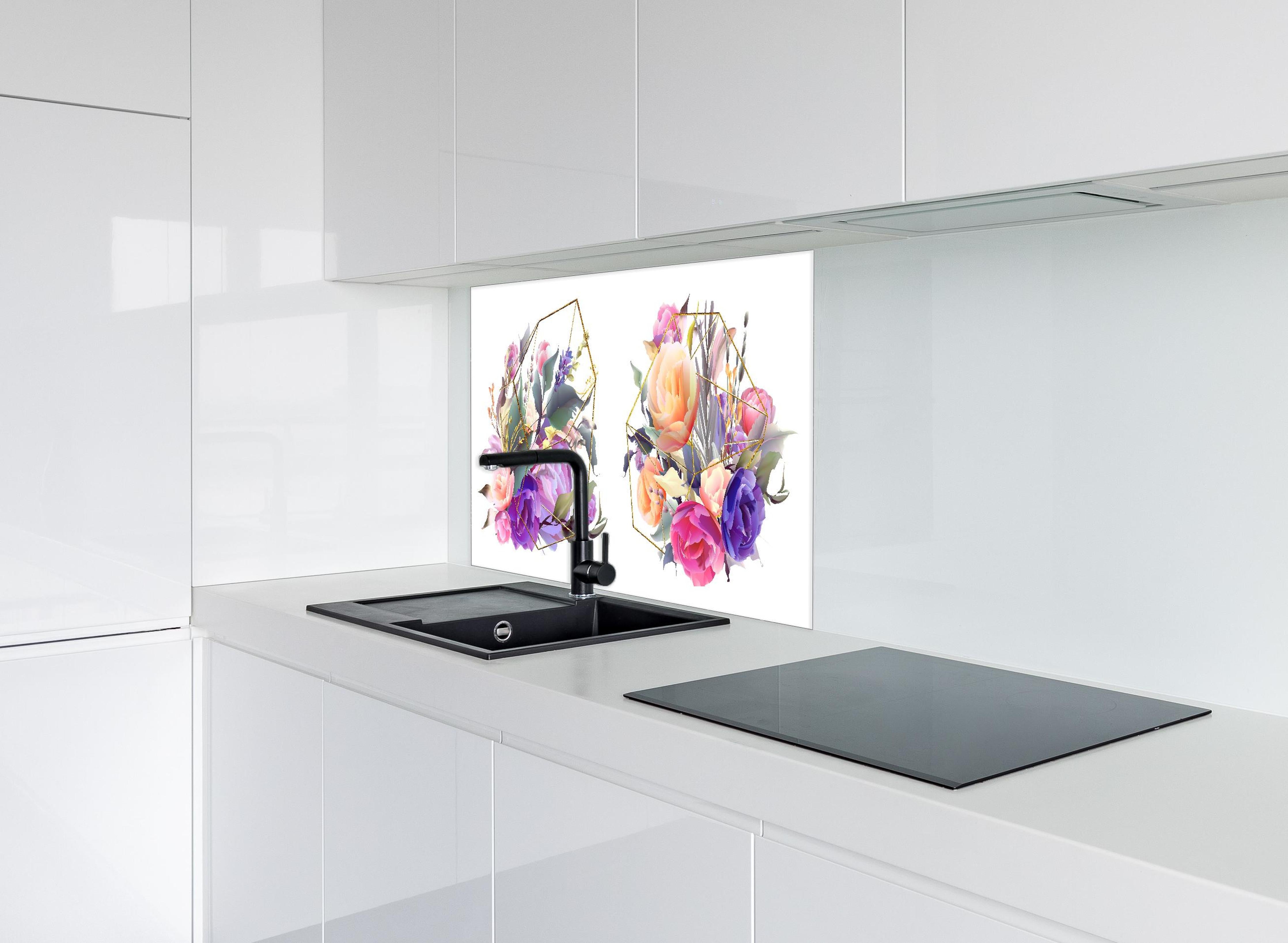 Spritzschutz - Edle Floral Geometrie mit Goldakzenten hinter einem Cerankochfeld zwischen Holz-Kochutensilien