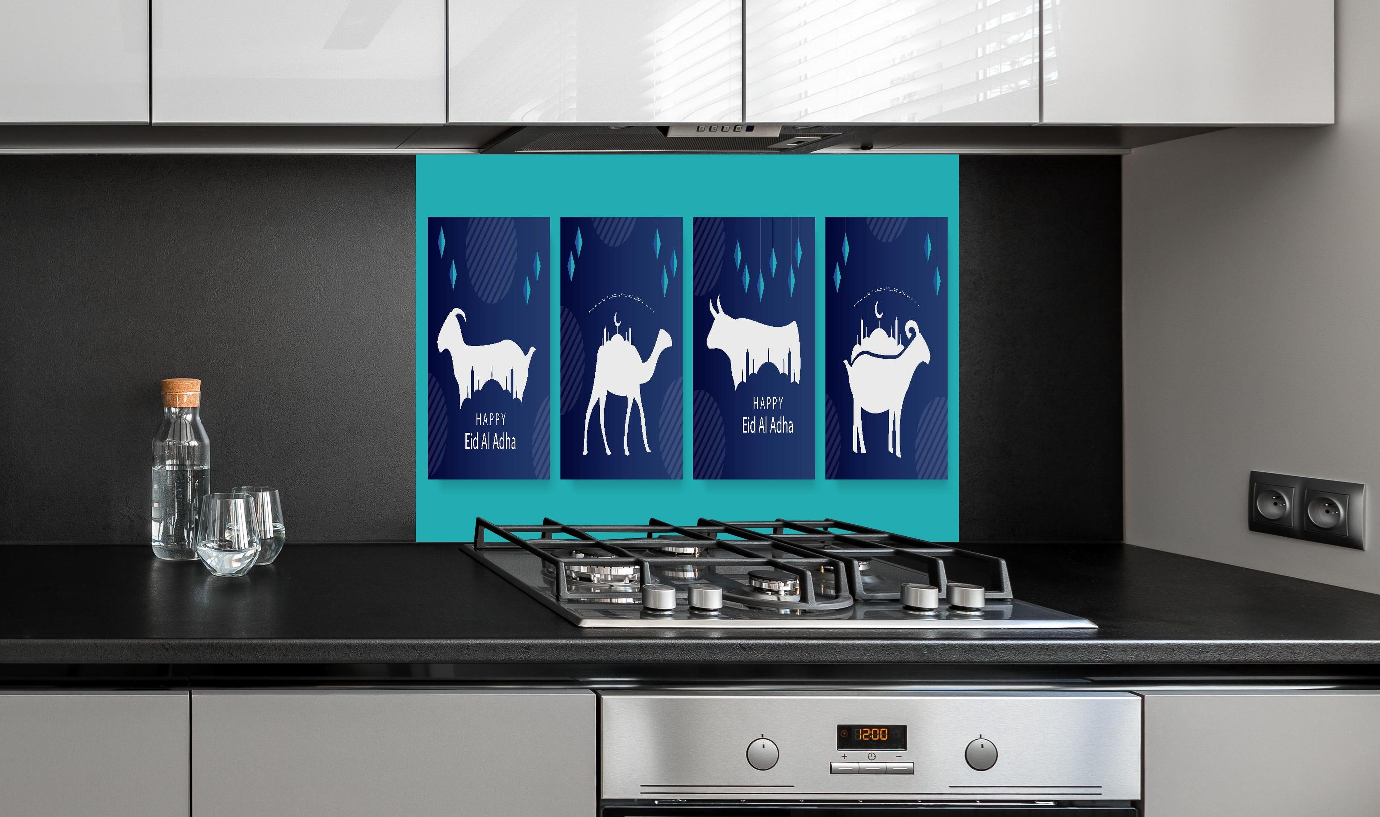 Spritzschutz - Elegante Eid Al-Adha Grußkarten Set hinter einem Cerankochfeld zwischen Holz-Kochutensilien
