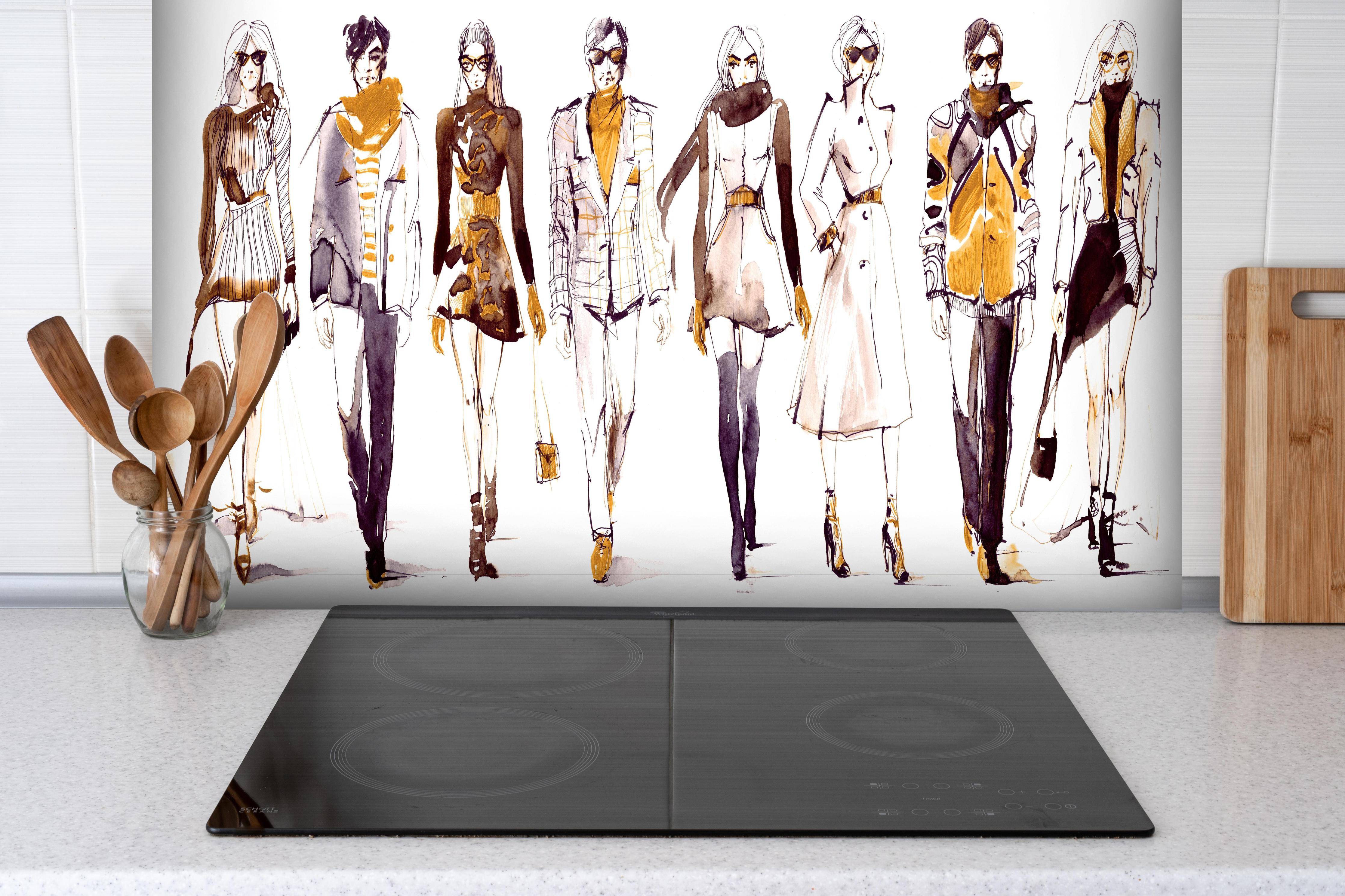 Spritzschutz - Elegante Modeshow hinter einem Cerankochfeld zwischen Holz-Kochutensilien