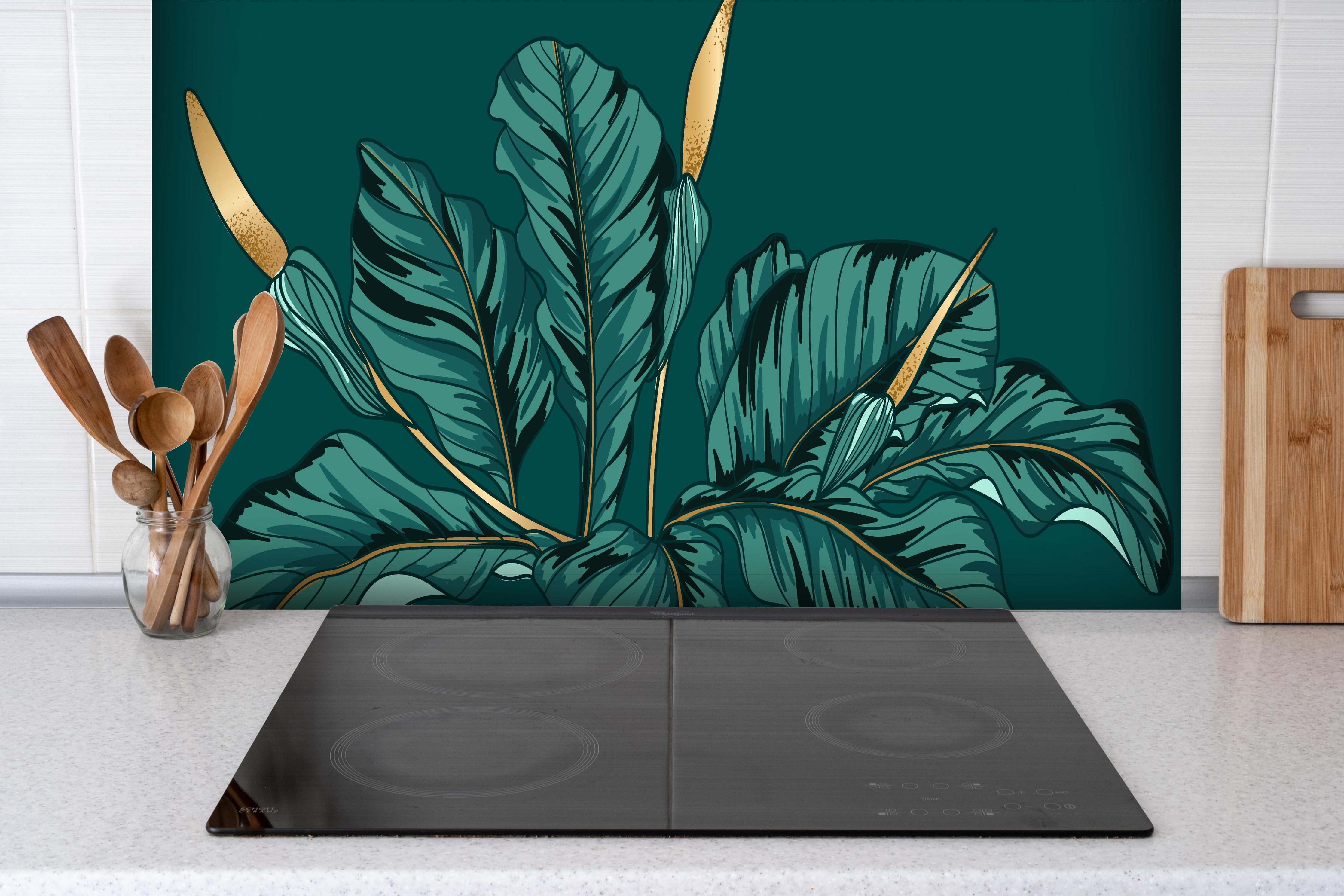 Spritzschutz - Exotische Dschungel-Blatt-Kunstillustration hinter einem Cerankochfeld zwischen Holz-Kochutensilien