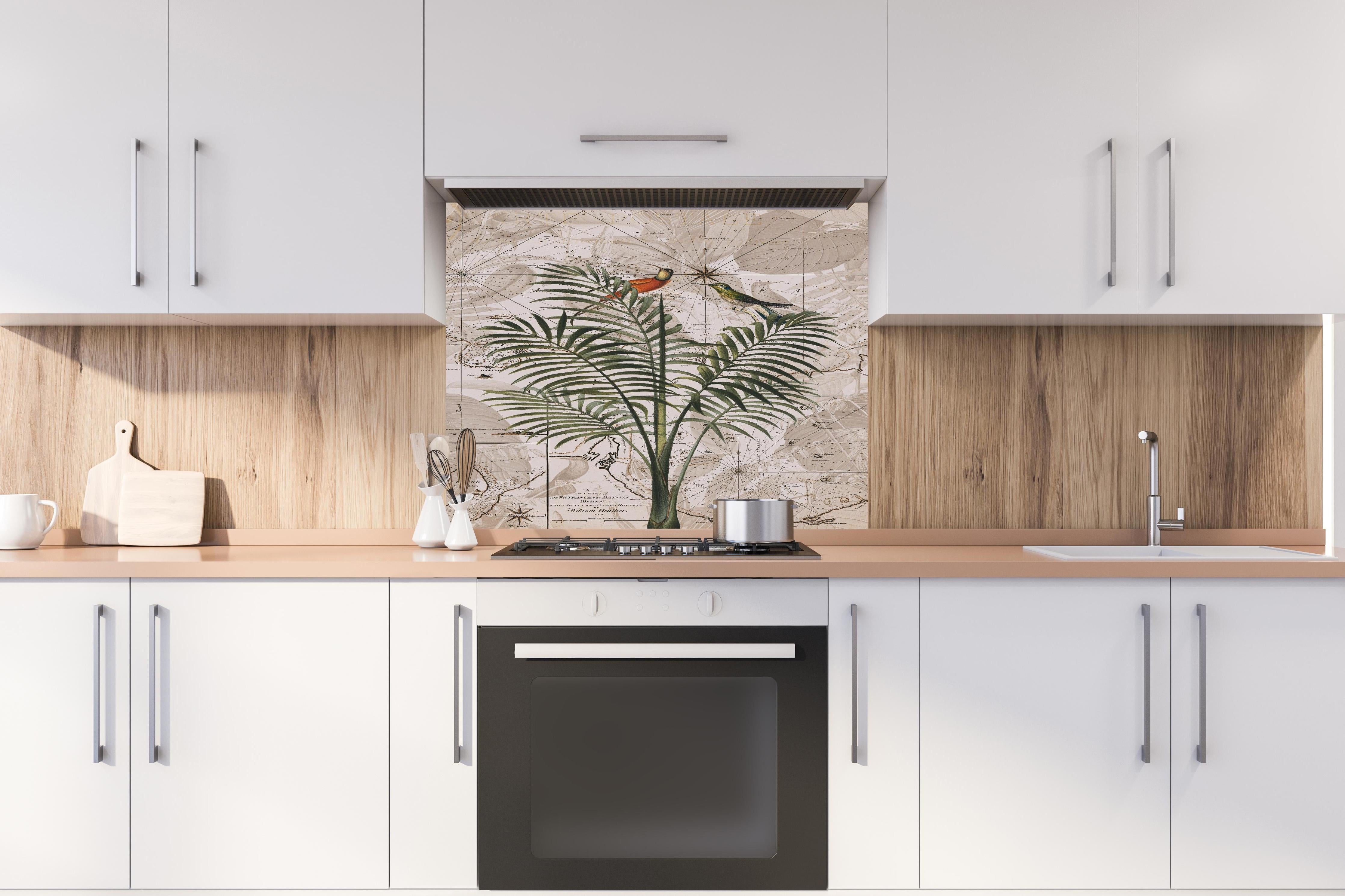Spritzschutz - Exotische Dschungel Kartenillustration Wandkunst hinter einem Cerankochfeld zwischen Holz-Kochutensilien
