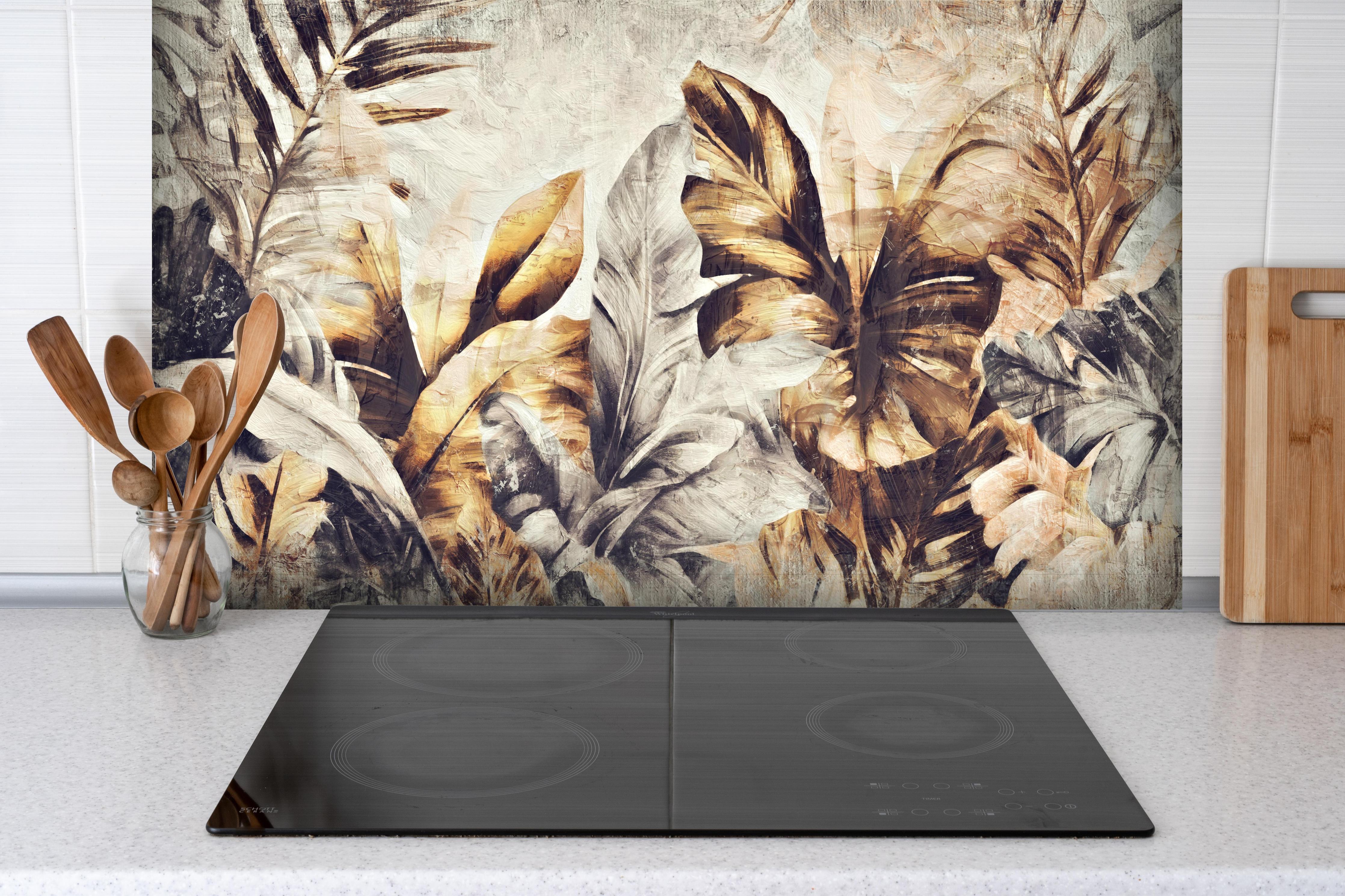 Spritzschutz - Exotisches Dschungel Kunst Panorama in Pastelltönen hinter einem Cerankochfeld zwischen Holz-Kochutensilien