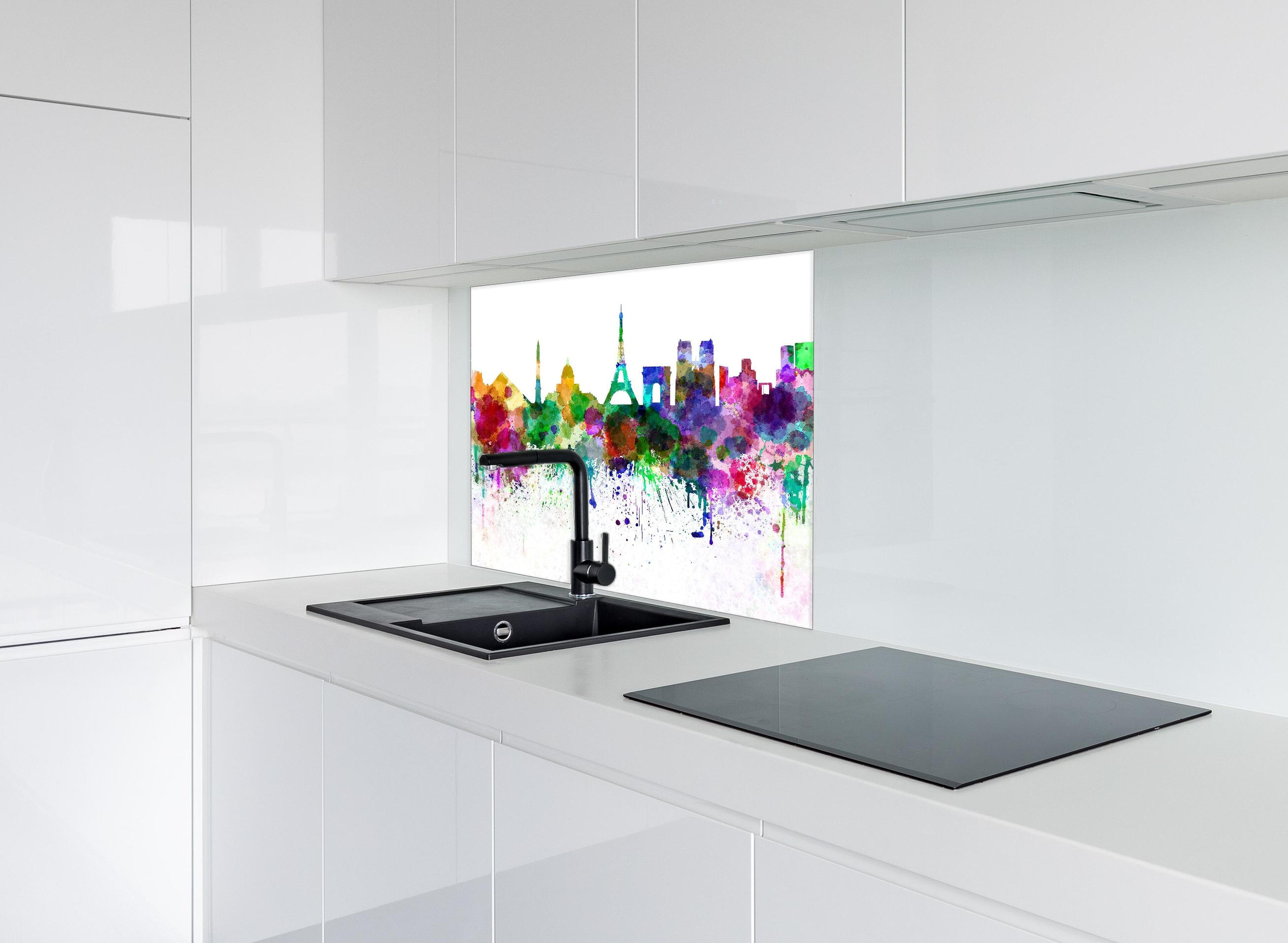 Spritzschutz - Farbenprächtige Paris Skyline Aquarellkunst hinter einem Cerankochfeld zwischen Holz-Kochutensilien