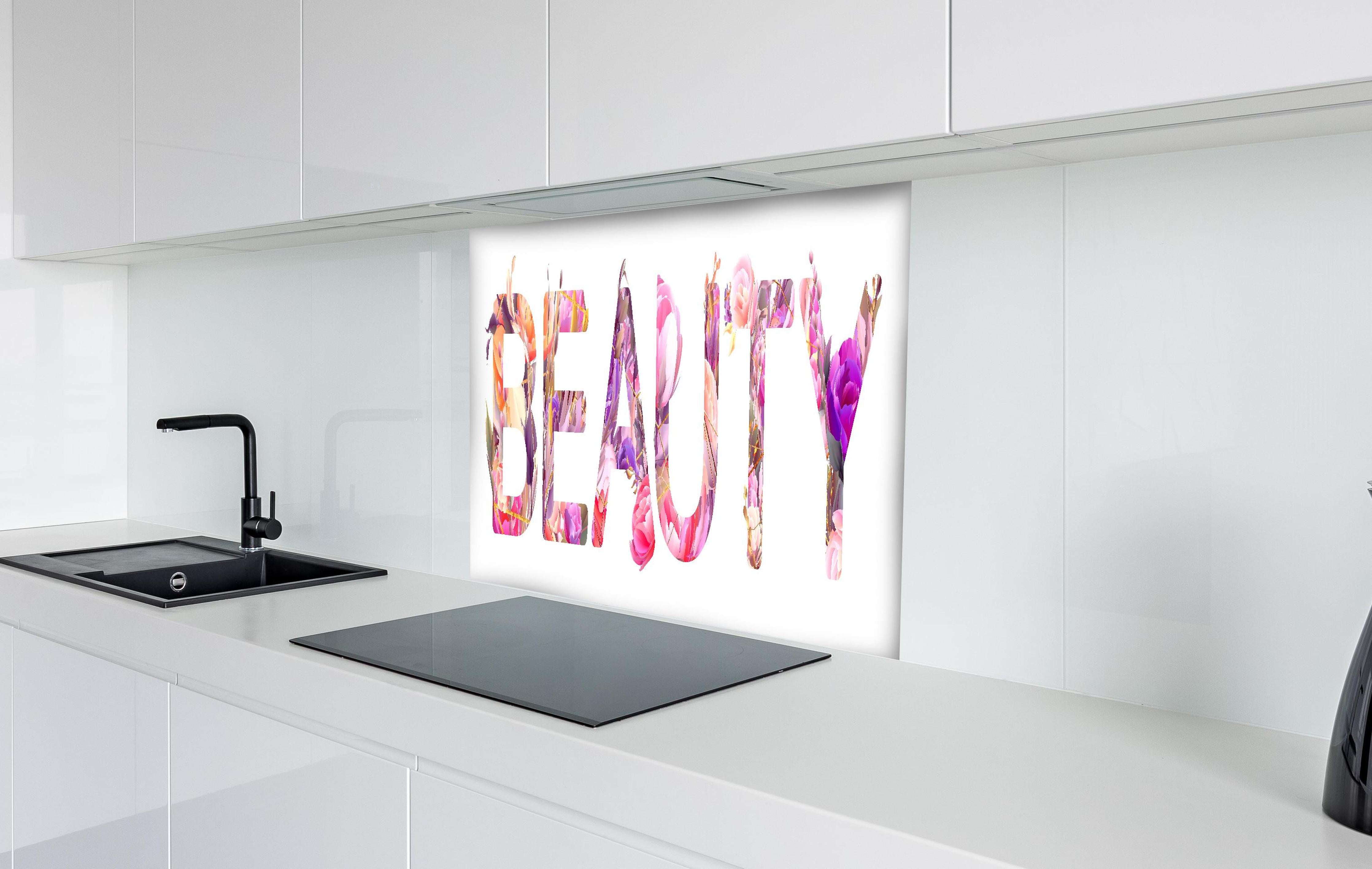 Spritzschutz - Farbenprächtiges Beauty mit Blumenmuster hinter einem Cerankochfeld zwischen Holz-Kochutensilien