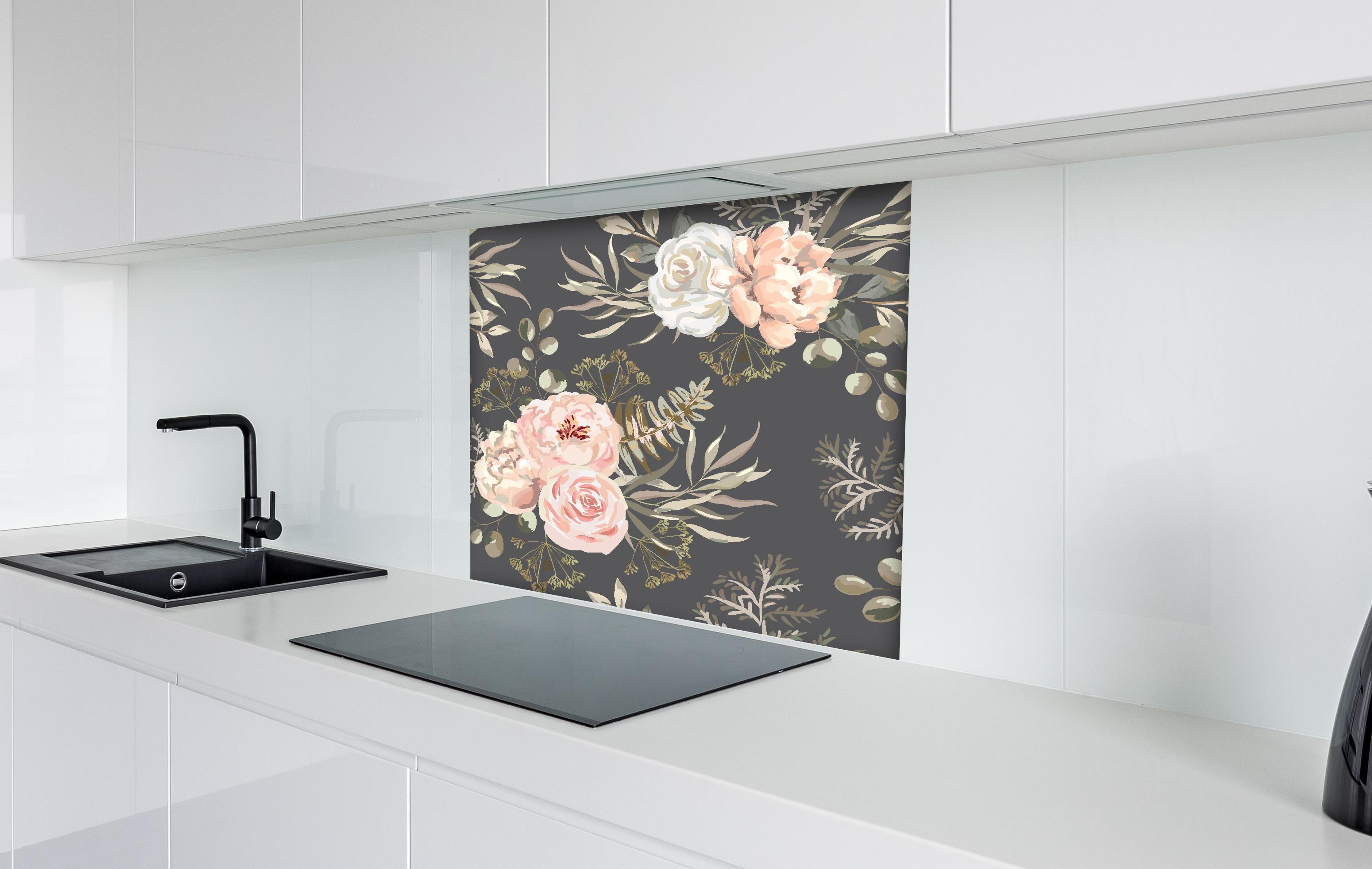 Spritzschutz - Florale Illustration in zarten Pastelltönen hinter einem Cerankochfeld zwischen Holz-Kochutensilien