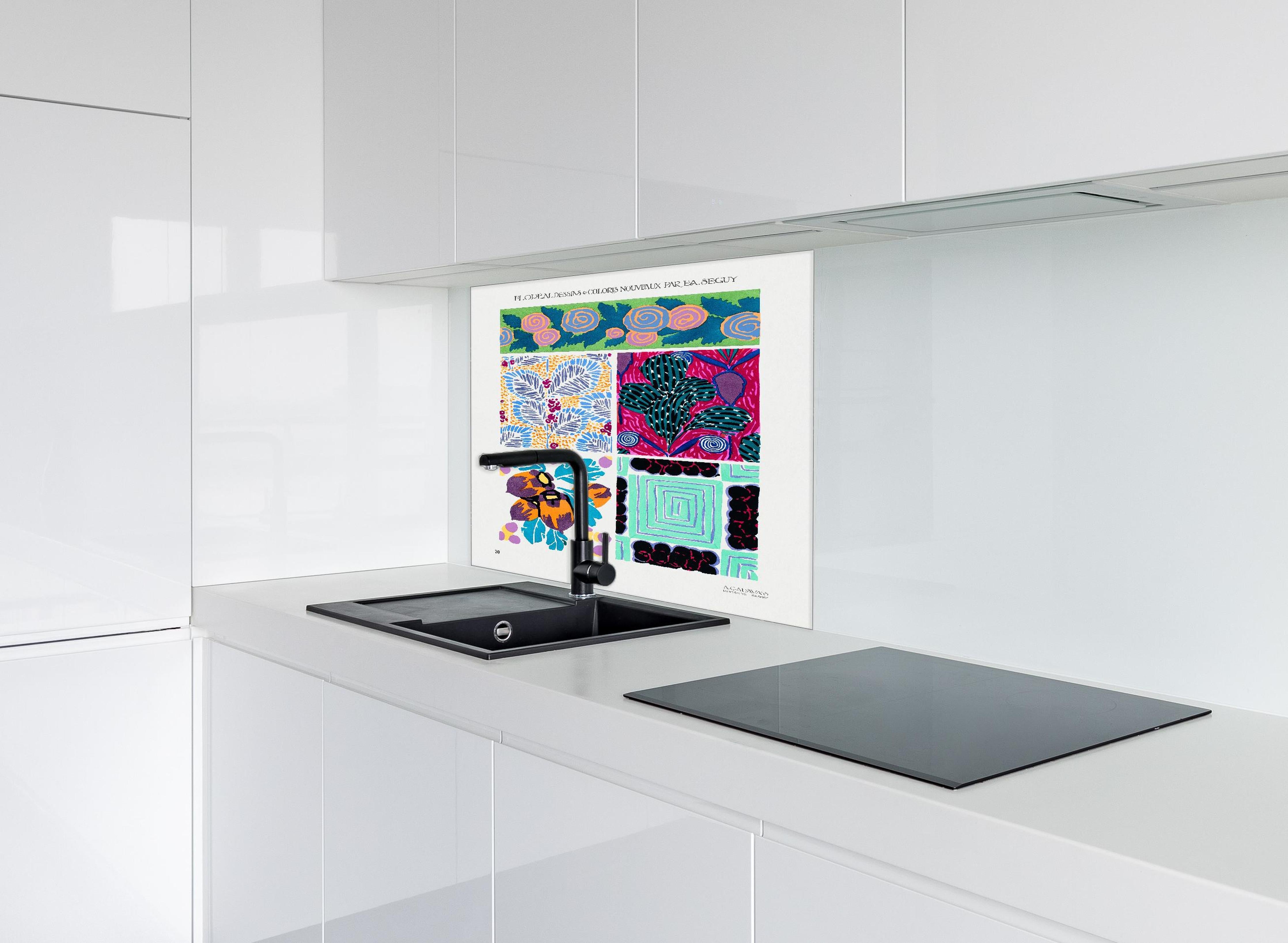 Spritzschutz - Florale Kunst Retro Poster Druck hinter einem Cerankochfeld zwischen Holz-Kochutensilien