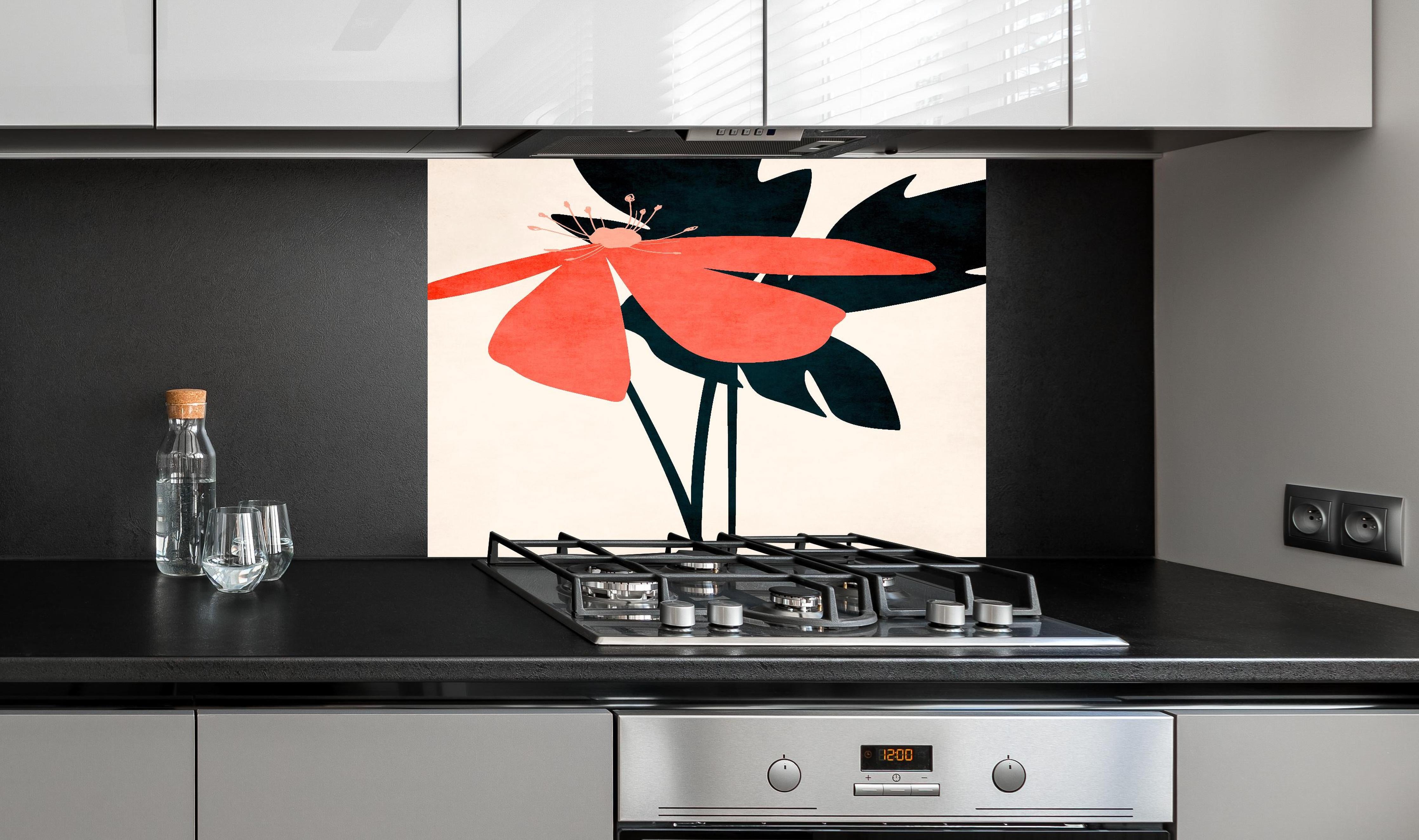Spritzschutz - Florales Gemälde - Blumen hinter einem Cerankochfeld zwischen Holz-Kochutensilien