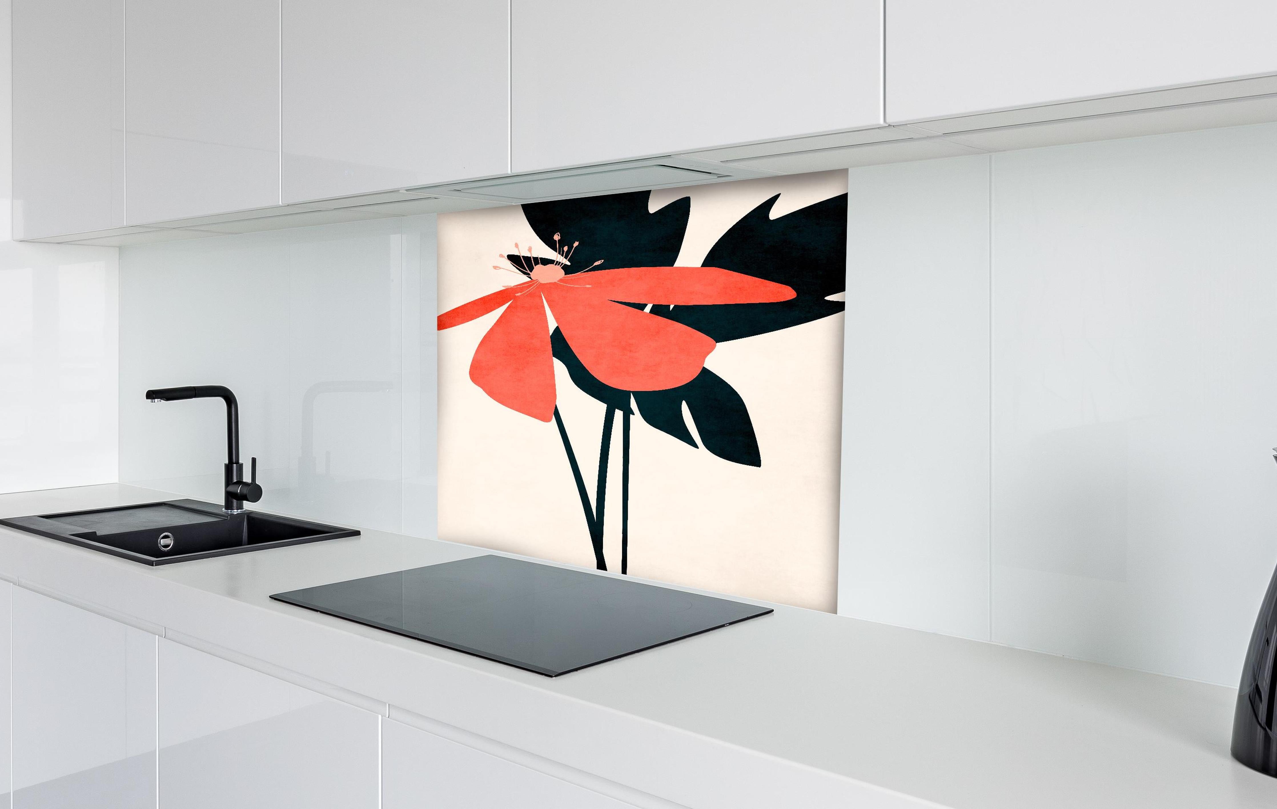 Spritzschutz - Florales Gemälde - Blumen hinter einem Cerankochfeld zwischen Holz-Kochutensilien