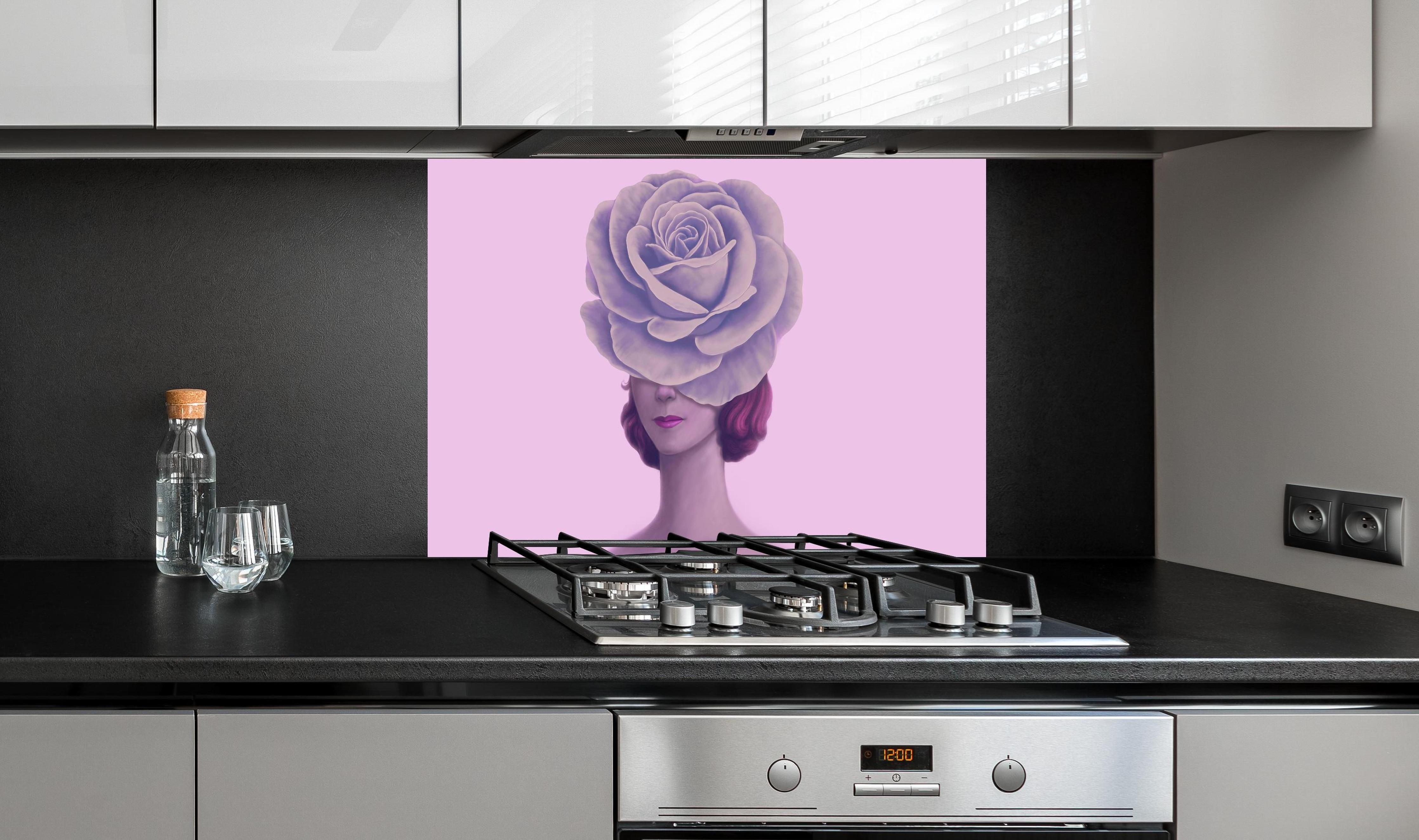 Spritzschutz - Florales Portrait - 3D Darstellung hinter einem Cerankochfeld zwischen Holz-Kochutensilien
