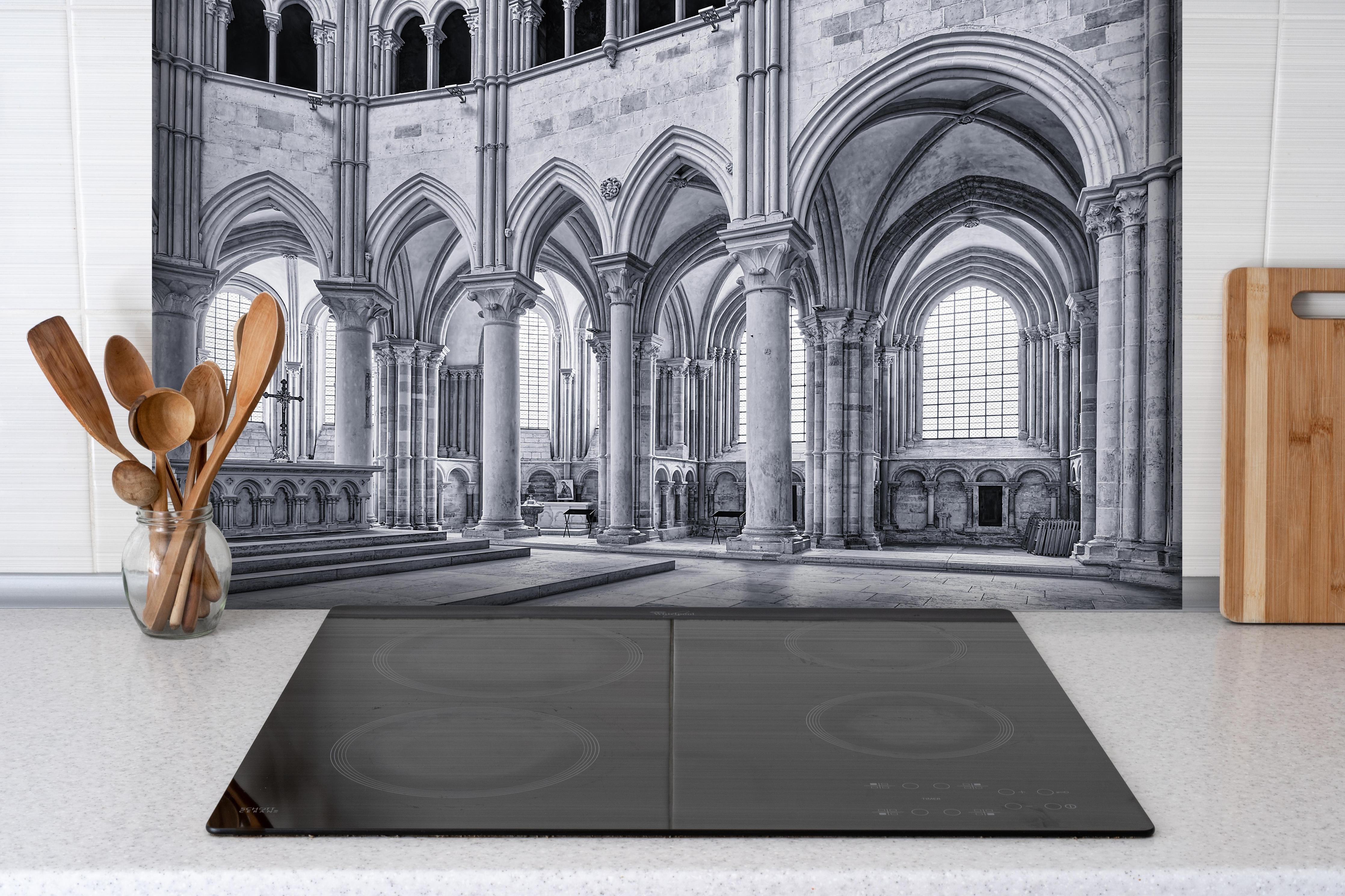 Spritzschutz - Französische Kapelle - Christentum hinter einem Cerankochfeld zwischen Holz-Kochutensilien