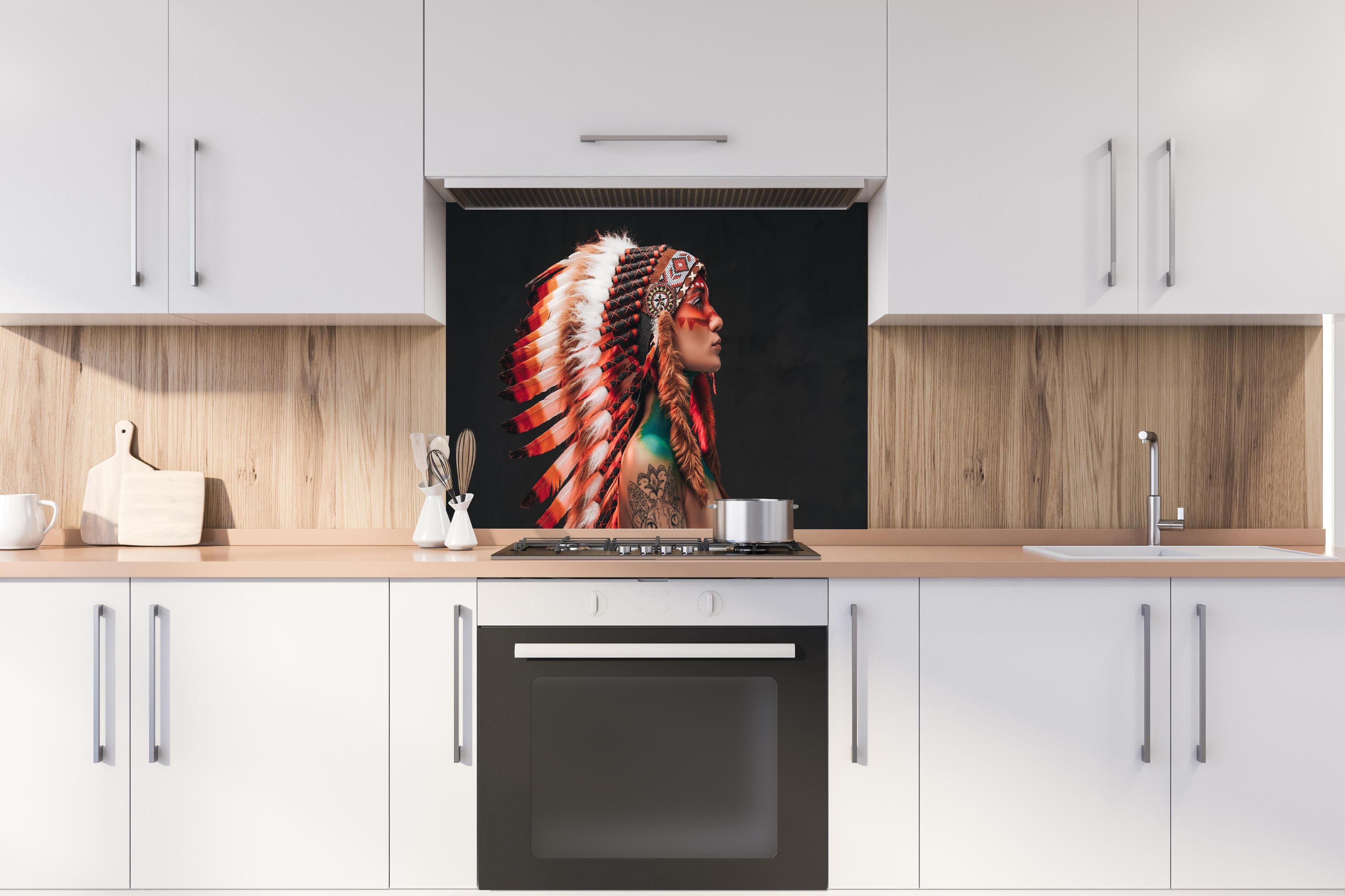 Spritzschutz - Frau mit Nationaler Kopfbedeckung hinter einem Cerankochfeld zwischen Holz-Kochutensilien