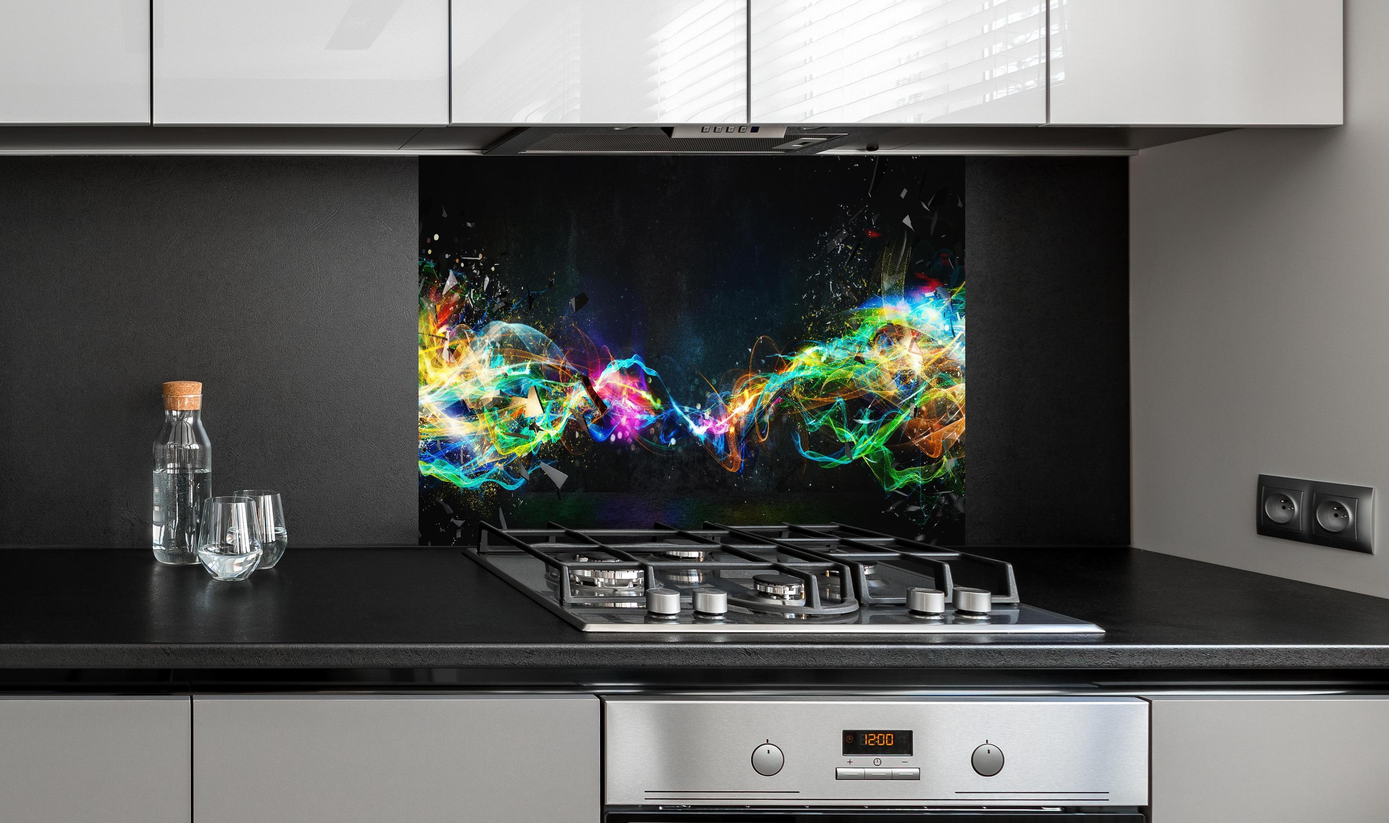 Spritzschutz - Futuristisches Bewegungsbanner - Abstrakt hinter einem Cerankochfeld zwischen Holz-Kochutensilien