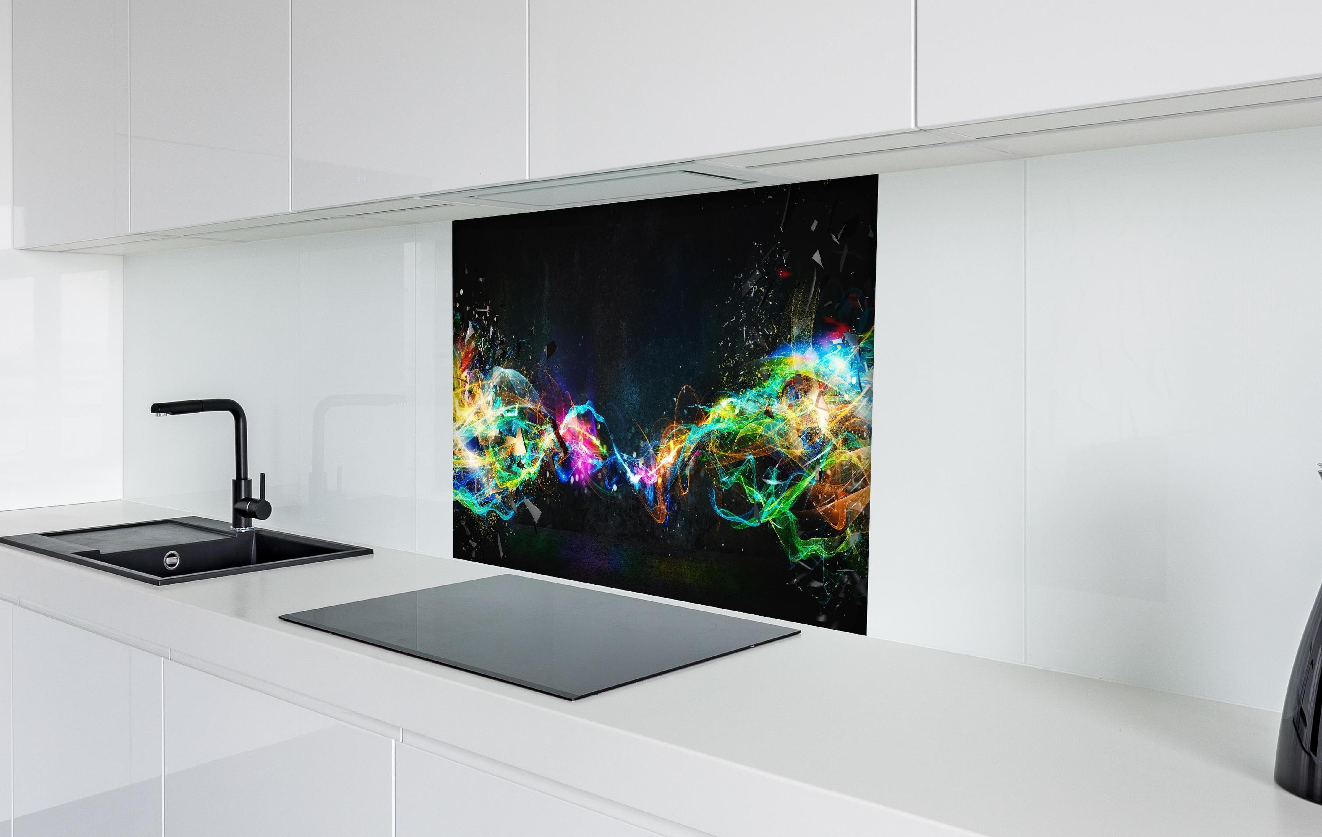 Spritzschutz - Futuristisches Bewegungsbanner - Abstrakt hinter einem Cerankochfeld zwischen Holz-Kochutensilien