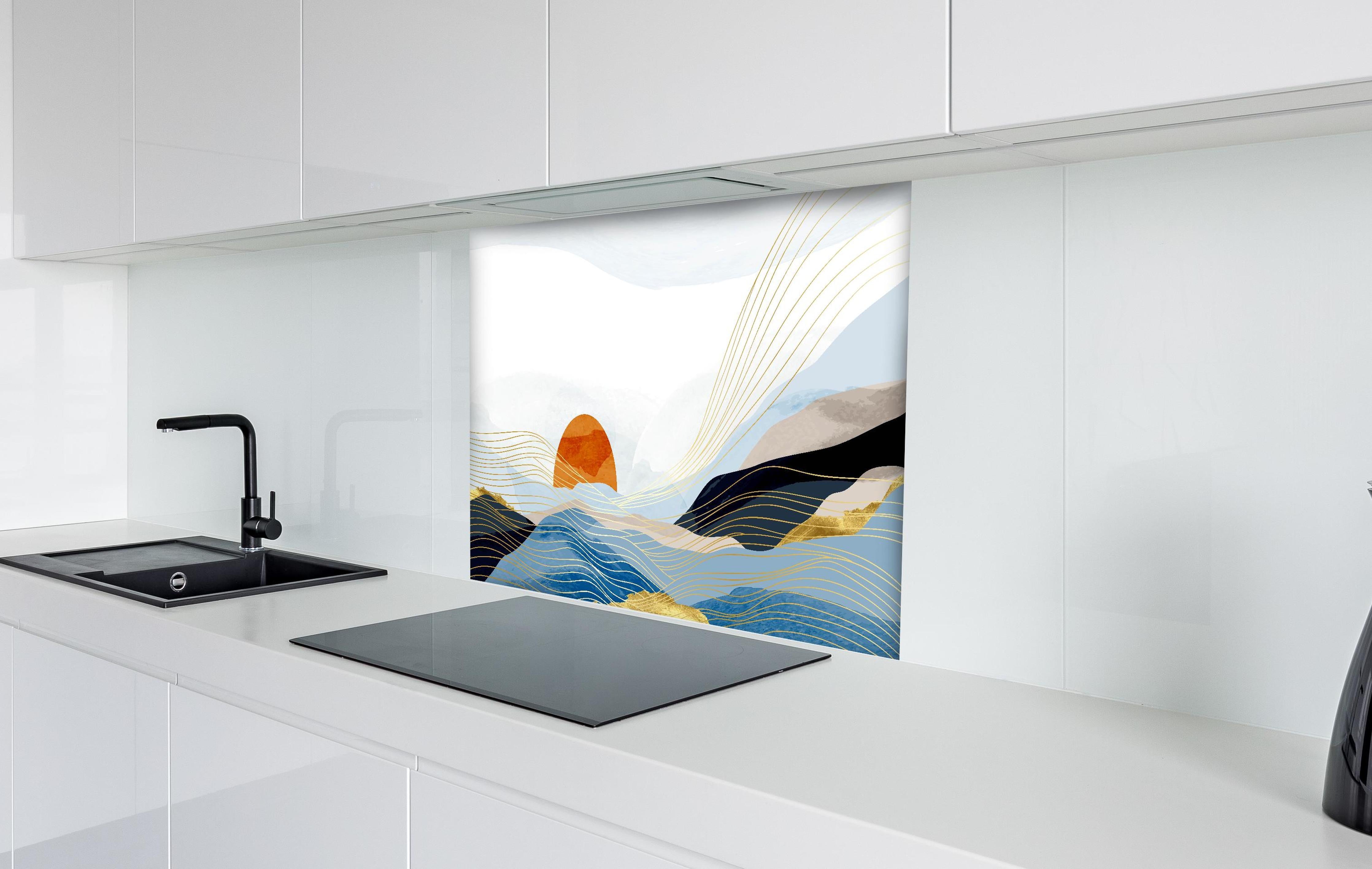 Spritzschutz - Geometrische Sonne und Wellen Illustration hinter einem Cerankochfeld zwischen Holz-Kochutensilien