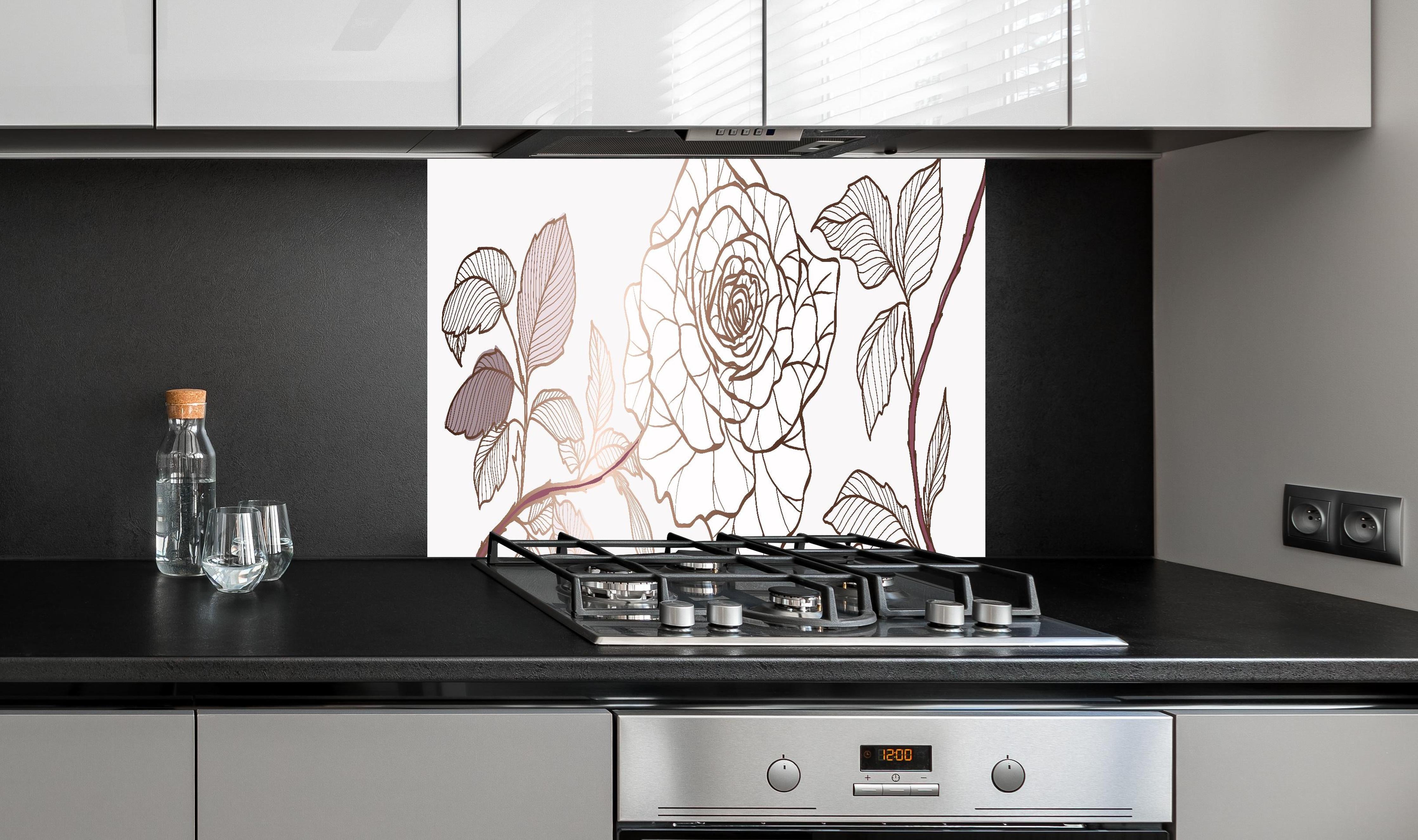 Spritzschutz - Gezeichnete Sepia Rose mit Linienkunst hinter einem Cerankochfeld zwischen Holz-Kochutensilien