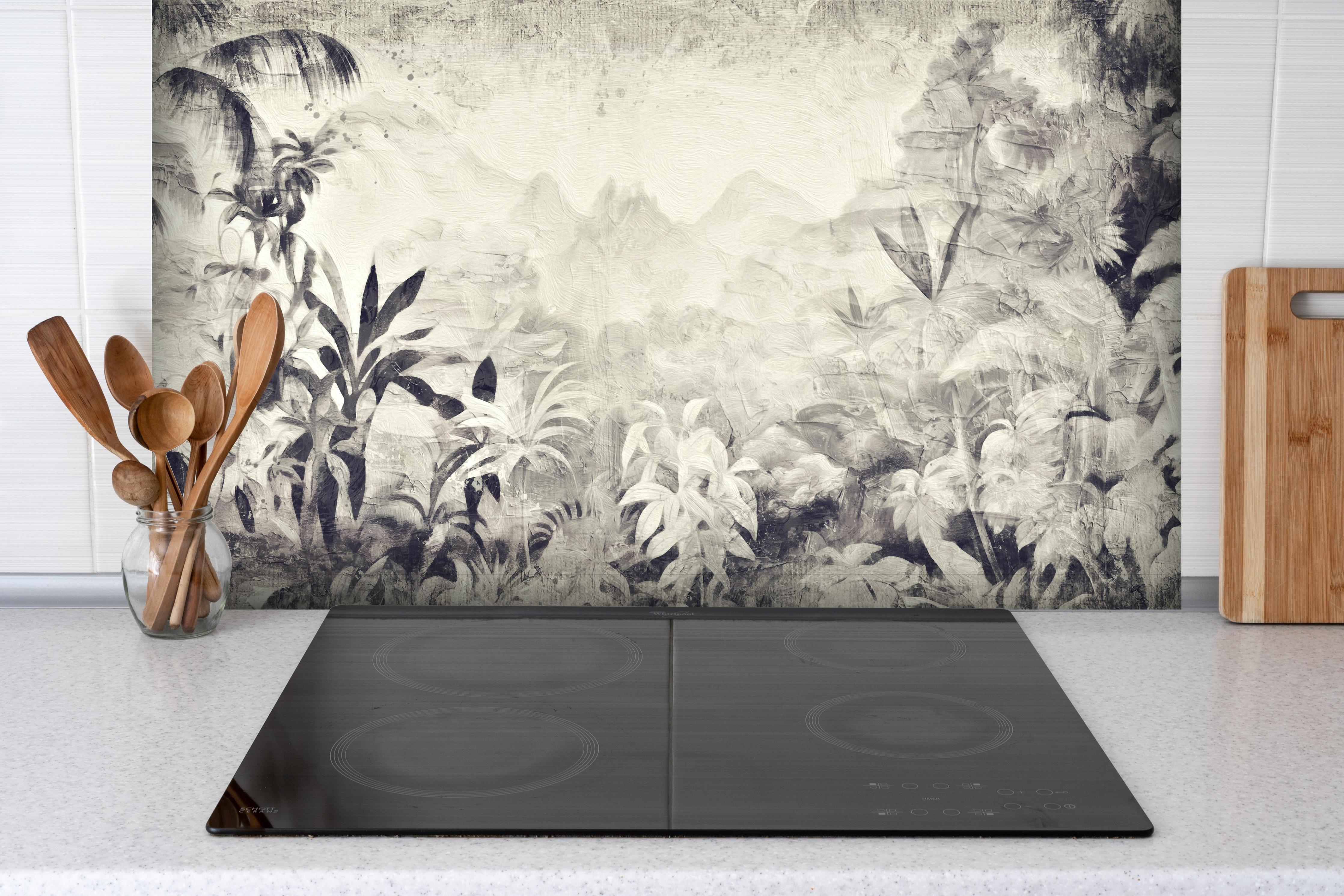 Spritzschutz - Gräuliche Landschaft - Floral hinter einem Cerankochfeld zwischen Holz-Kochutensilien