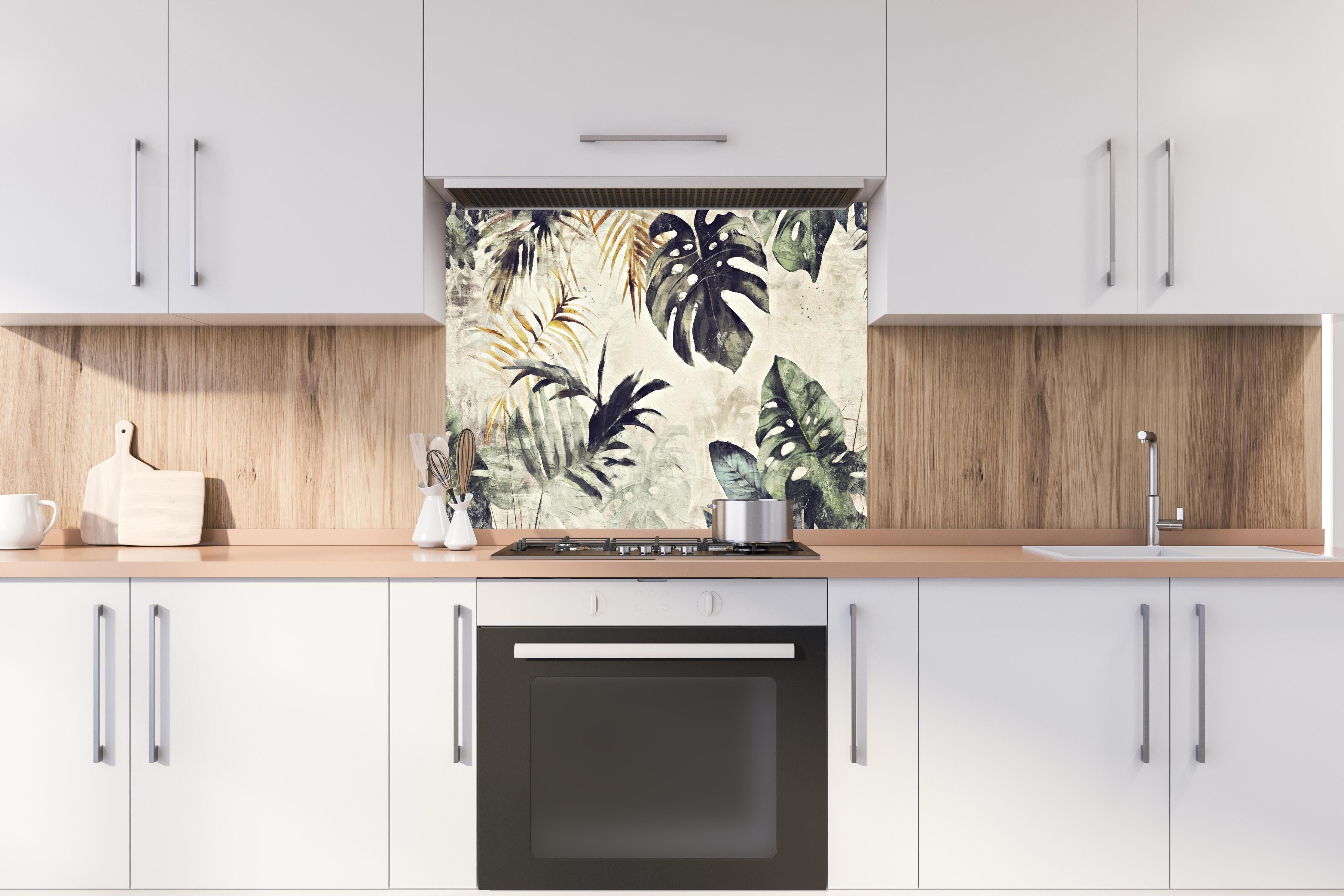 Spritzschutz - Gräuliche Pflanzen Floral hinter einem Cerankochfeld zwischen Holz-Kochutensilien