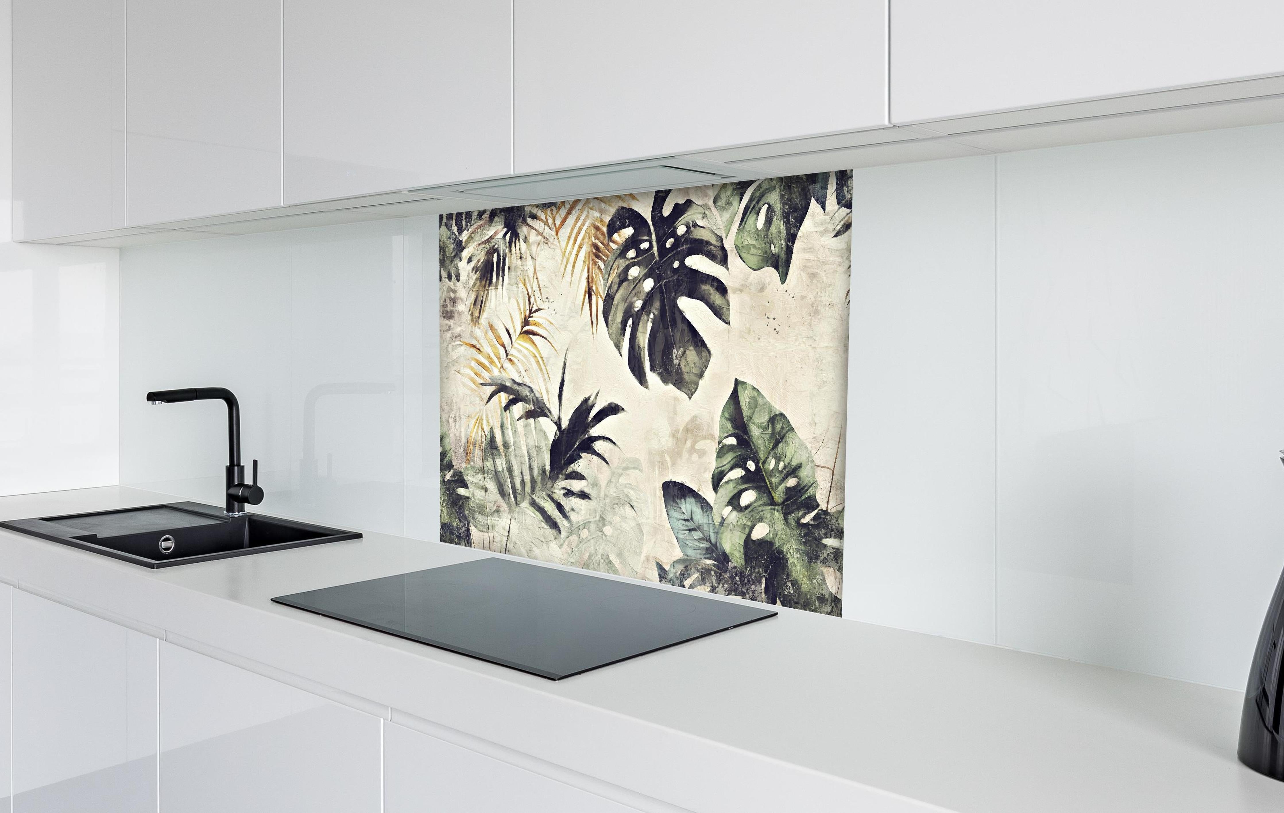 Spritzschutz - Gräuliche Pflanzen Floral hinter einem Cerankochfeld zwischen Holz-Kochutensilien