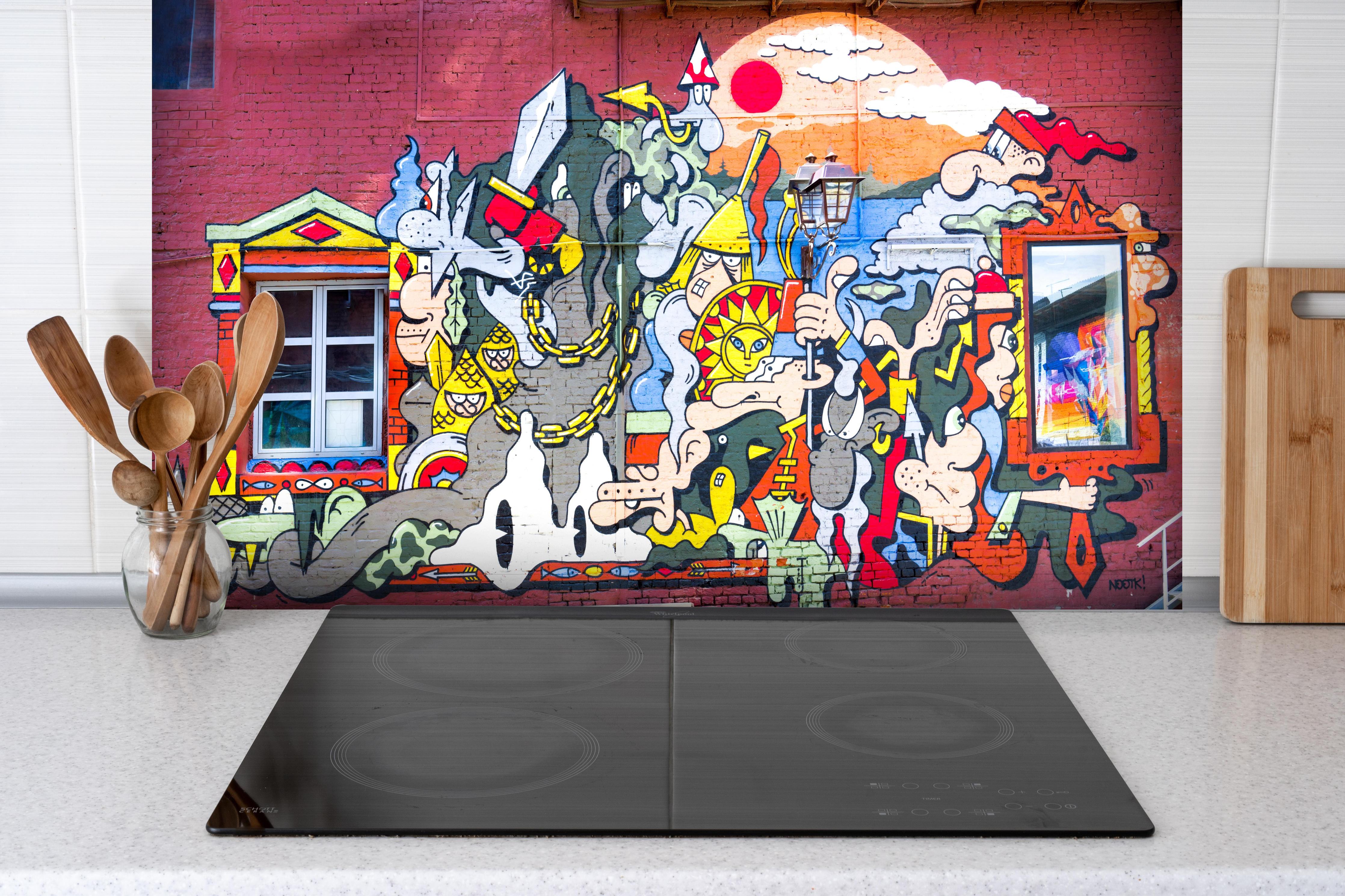 Spritzschutz - Graffiti Wand - Urban Streetstyle hinter einem Cerankochfeld zwischen Holz-Kochutensilien