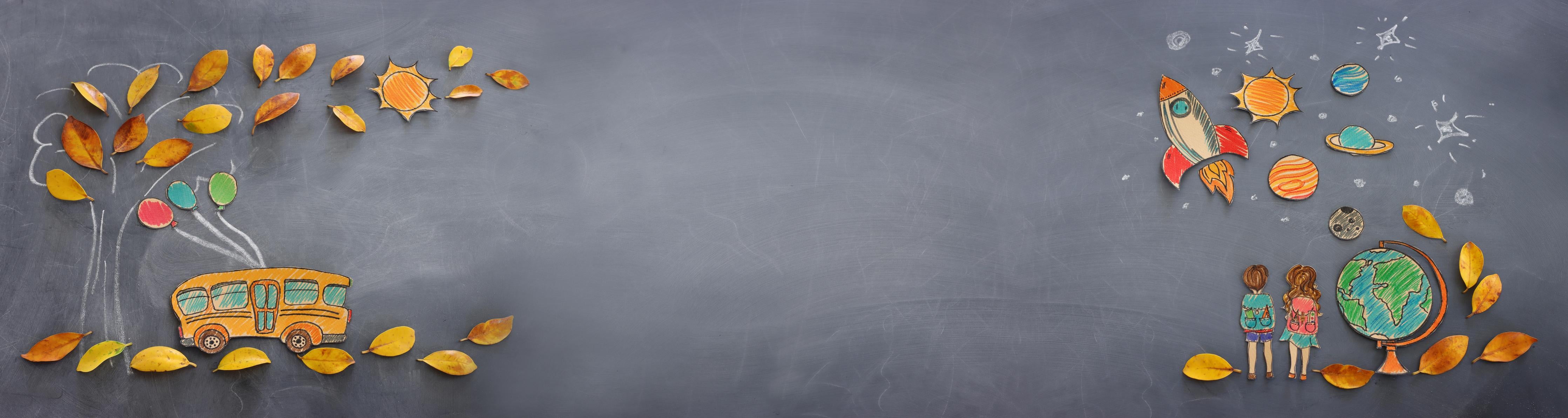 Spritzschutz-Herbstleaves und Schulbus auf Tafel