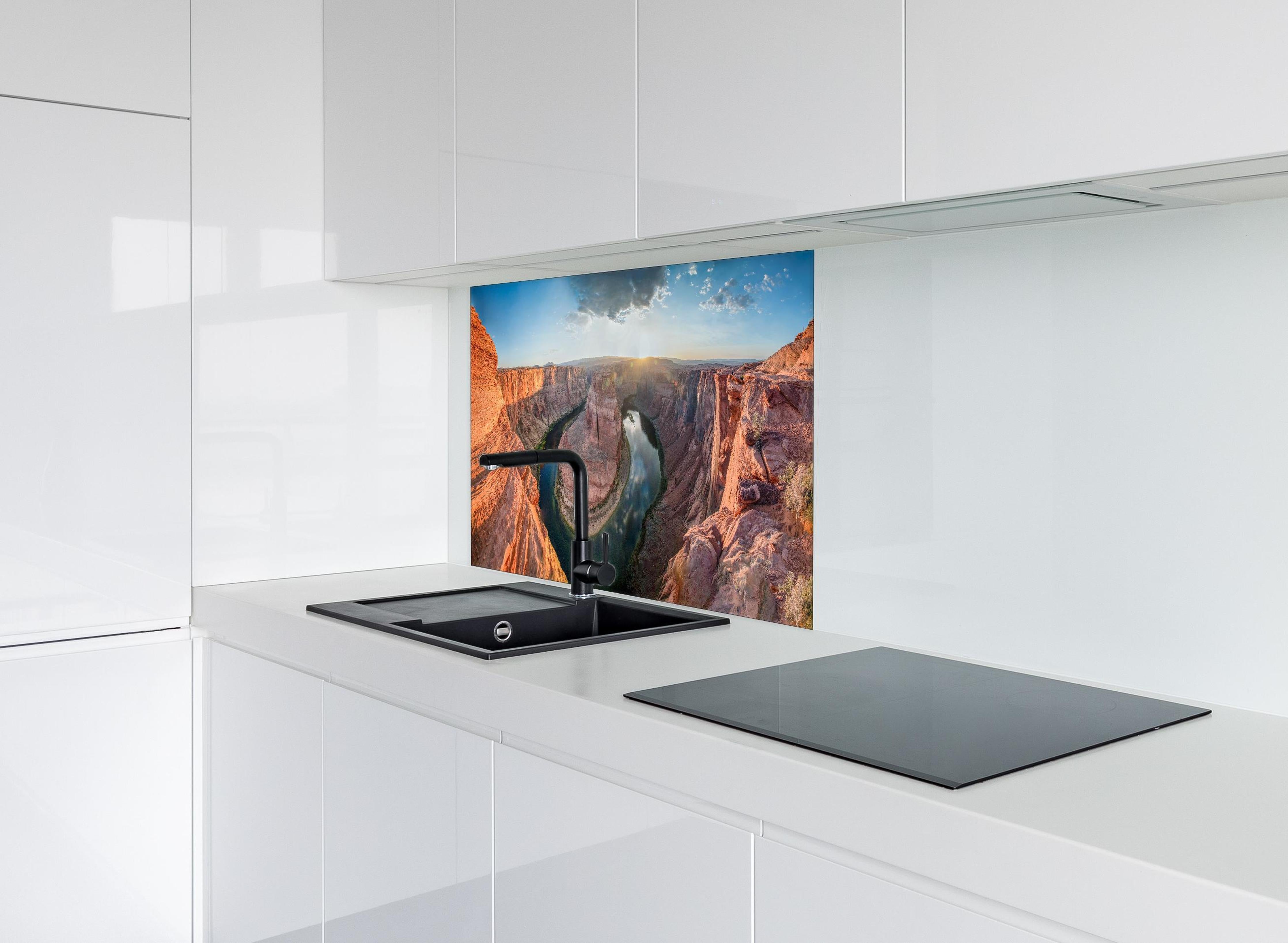 Spritzschutz - Horseshoe Bend Sonnenuntergang hinter einem Cerankochfeld zwischen Holz-Kochutensilien