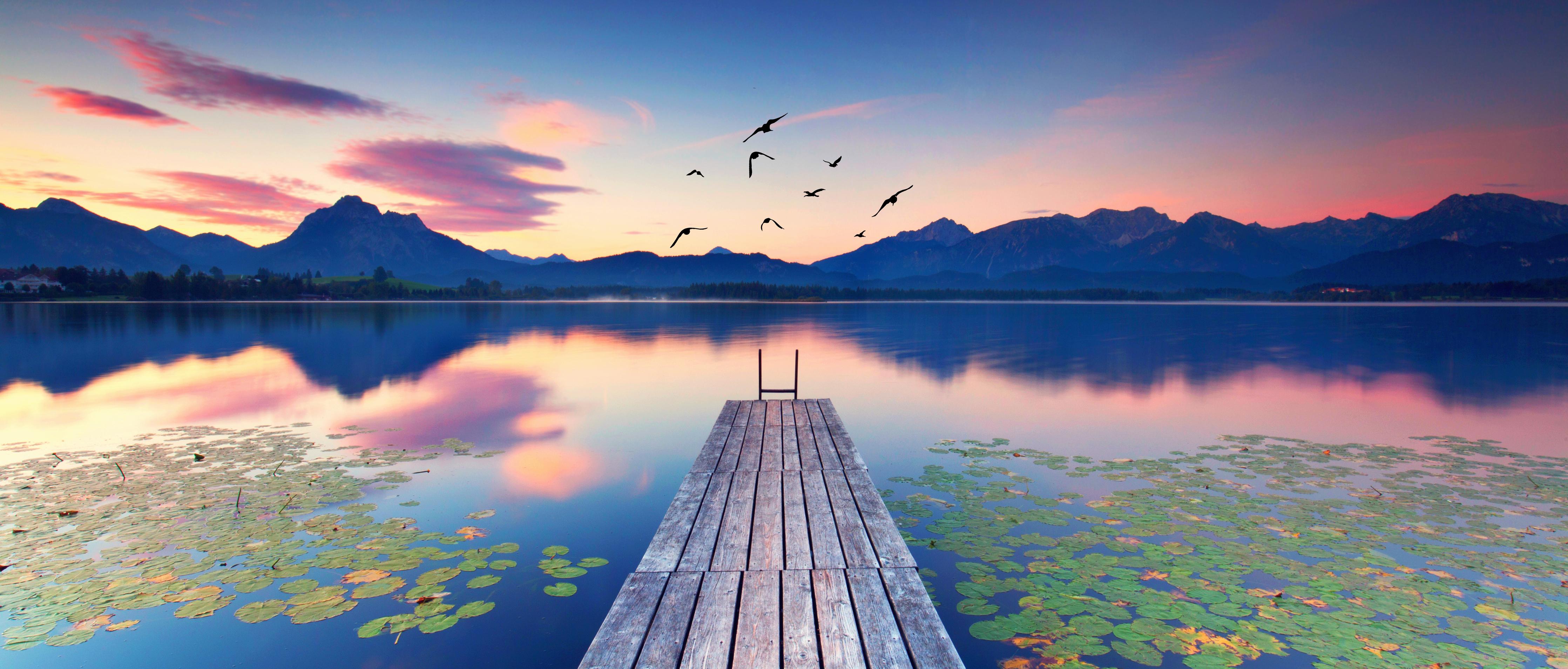 Spritzschutz-Idyllischer Alpensee Sonnenuntergang Seerosen