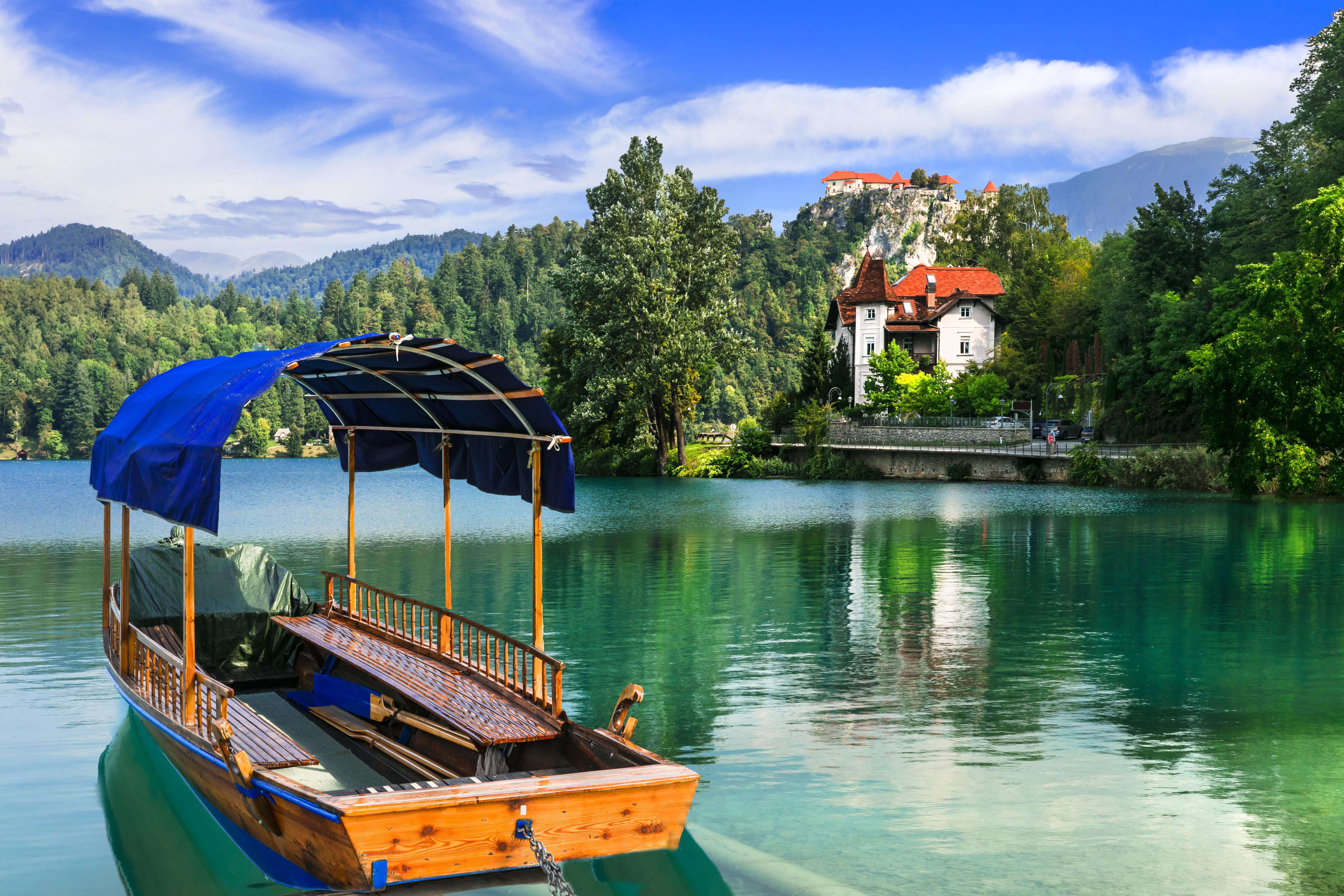 Spritzschutz-Idyllischer Bled See, Holzboot, Slowenien