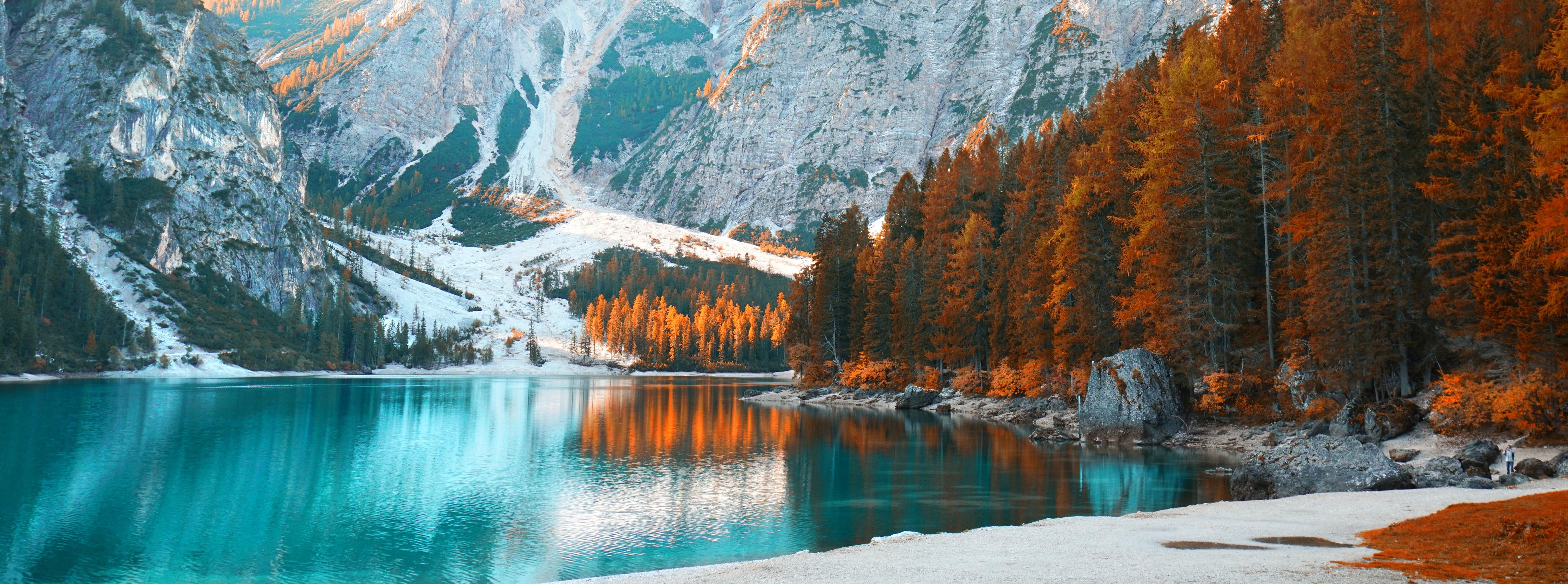 Spritzschutz-Idyllischer Herbstsee in Berglandschaft